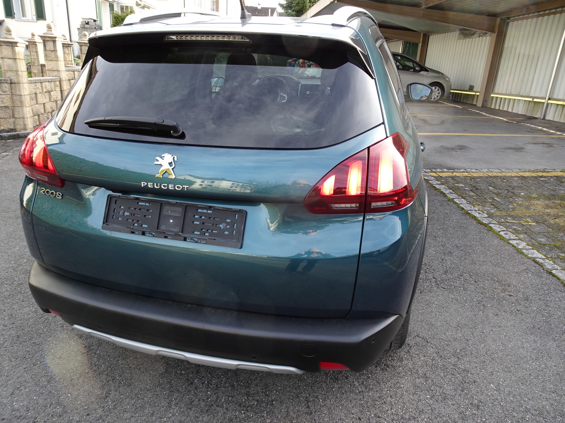 PEUGEOT 1.2 PureTech 110 Allure S/S-image-1