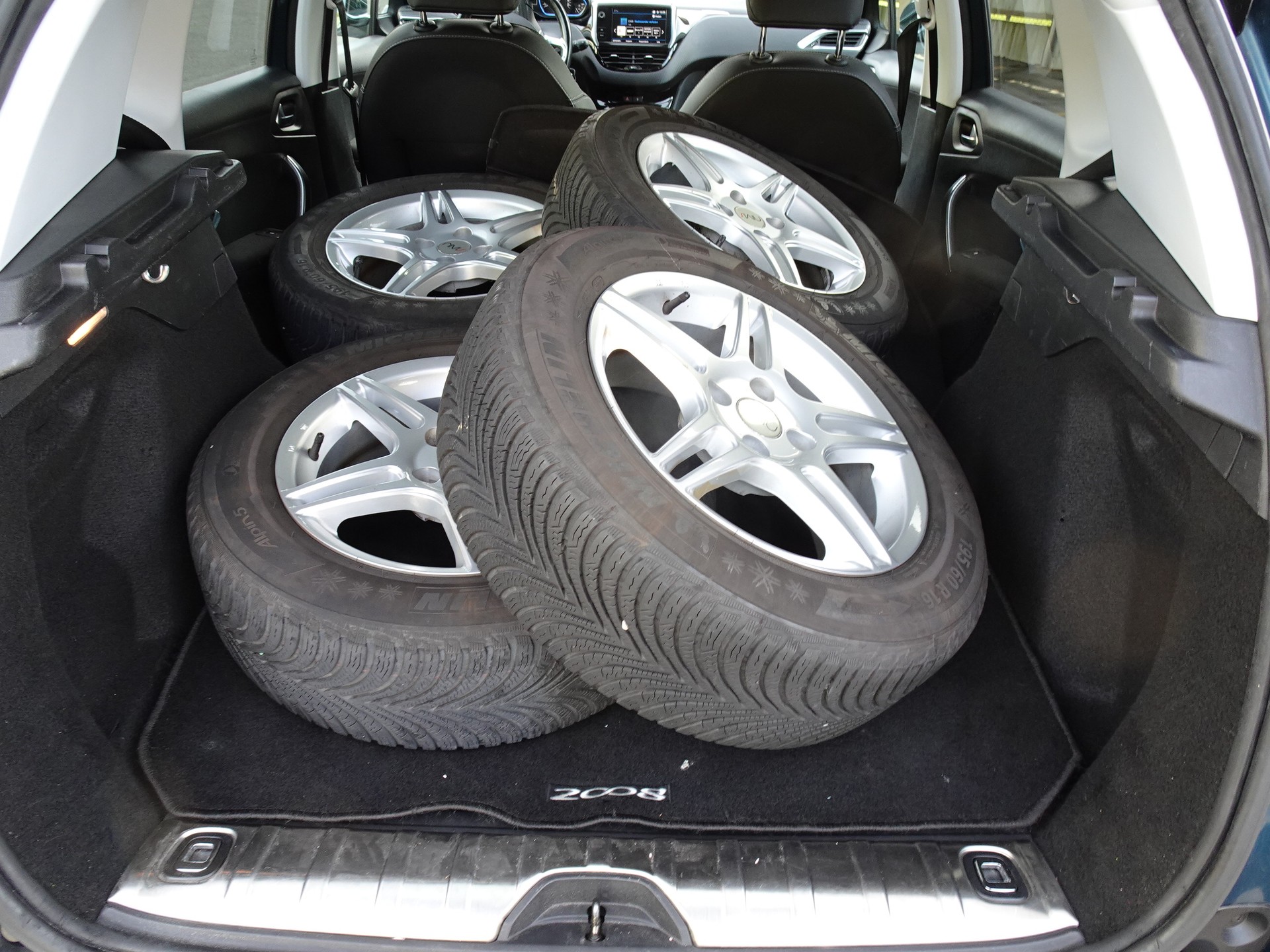 PEUGEOT 1.2 PureTech 110 Allure S/S-image-2
