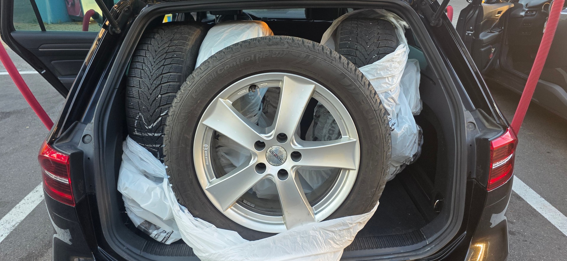 VW Passat Variant 2.0 TDI BMT R-Line DSG 4Motion-image-14