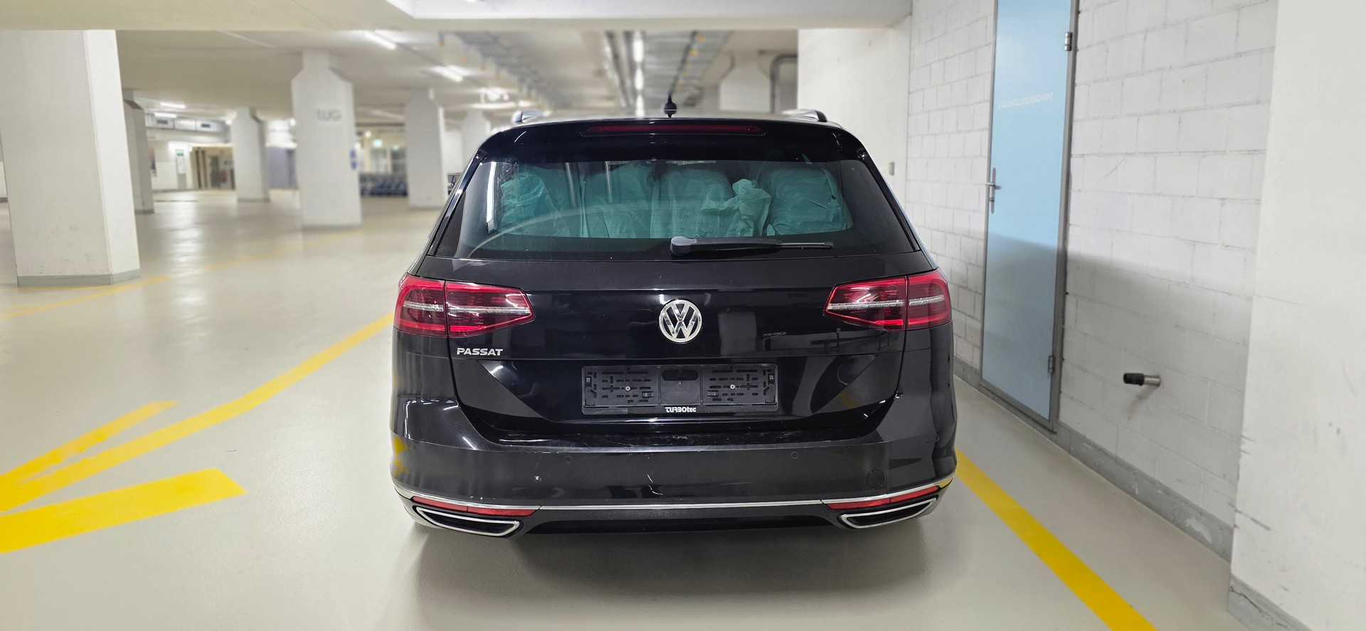 VW Passat Variant 2.0 TDI BMT R-Line DSG 4Motion-image-3