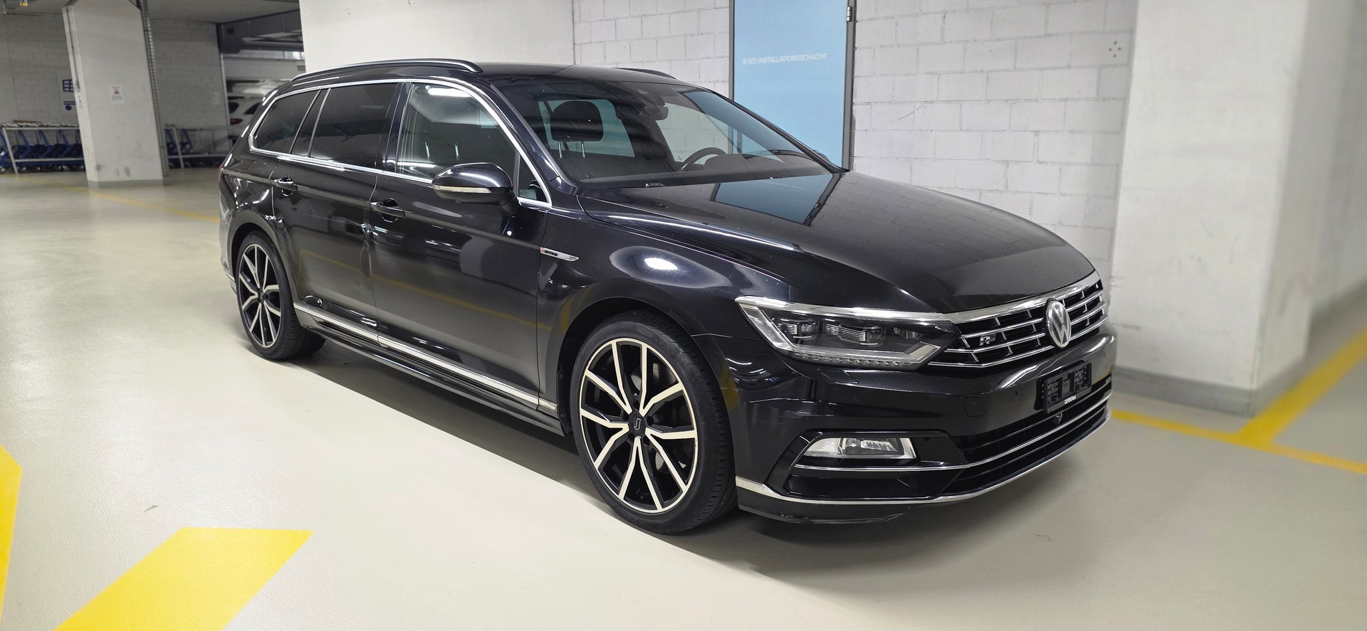 VW Passat Variant 2.0 TDI BMT R-Line DSG 4Motion-image-6