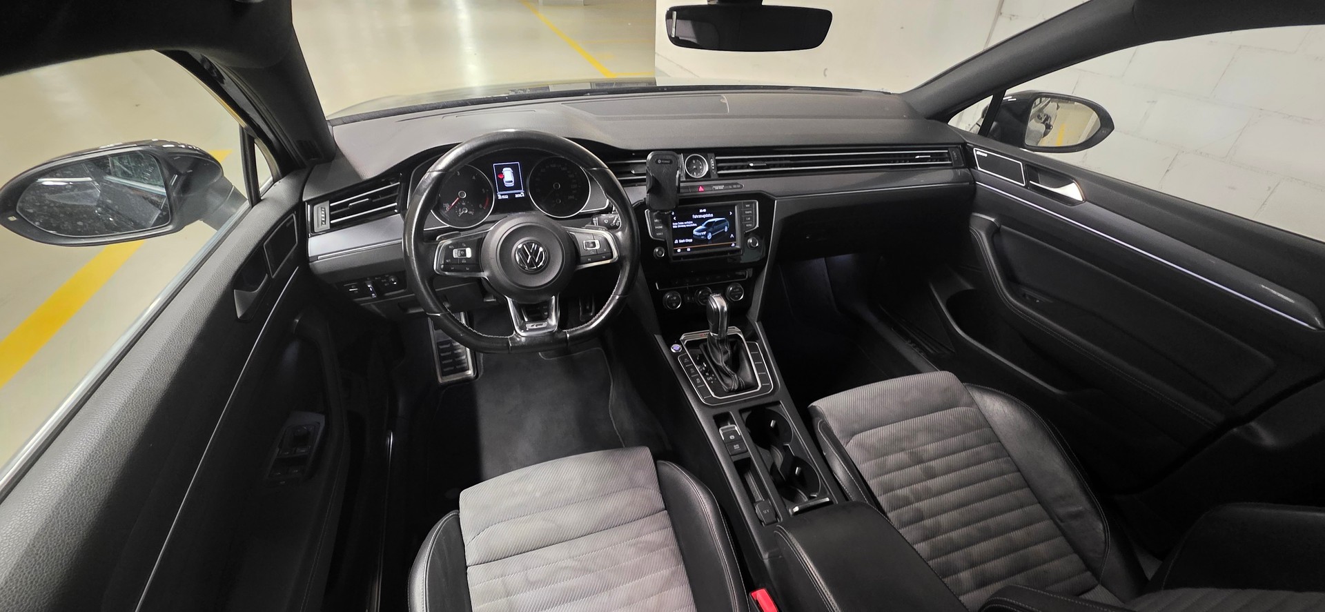 VW Passat Variant 2.0 TDI BMT R-Line DSG 4Motion-image-7