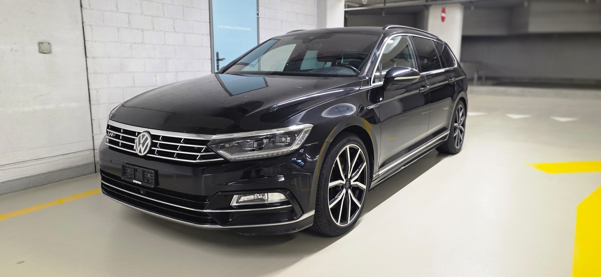 VW Passat Variant 2.0 TDI BMT R-Line DSG 4Motion-image-0