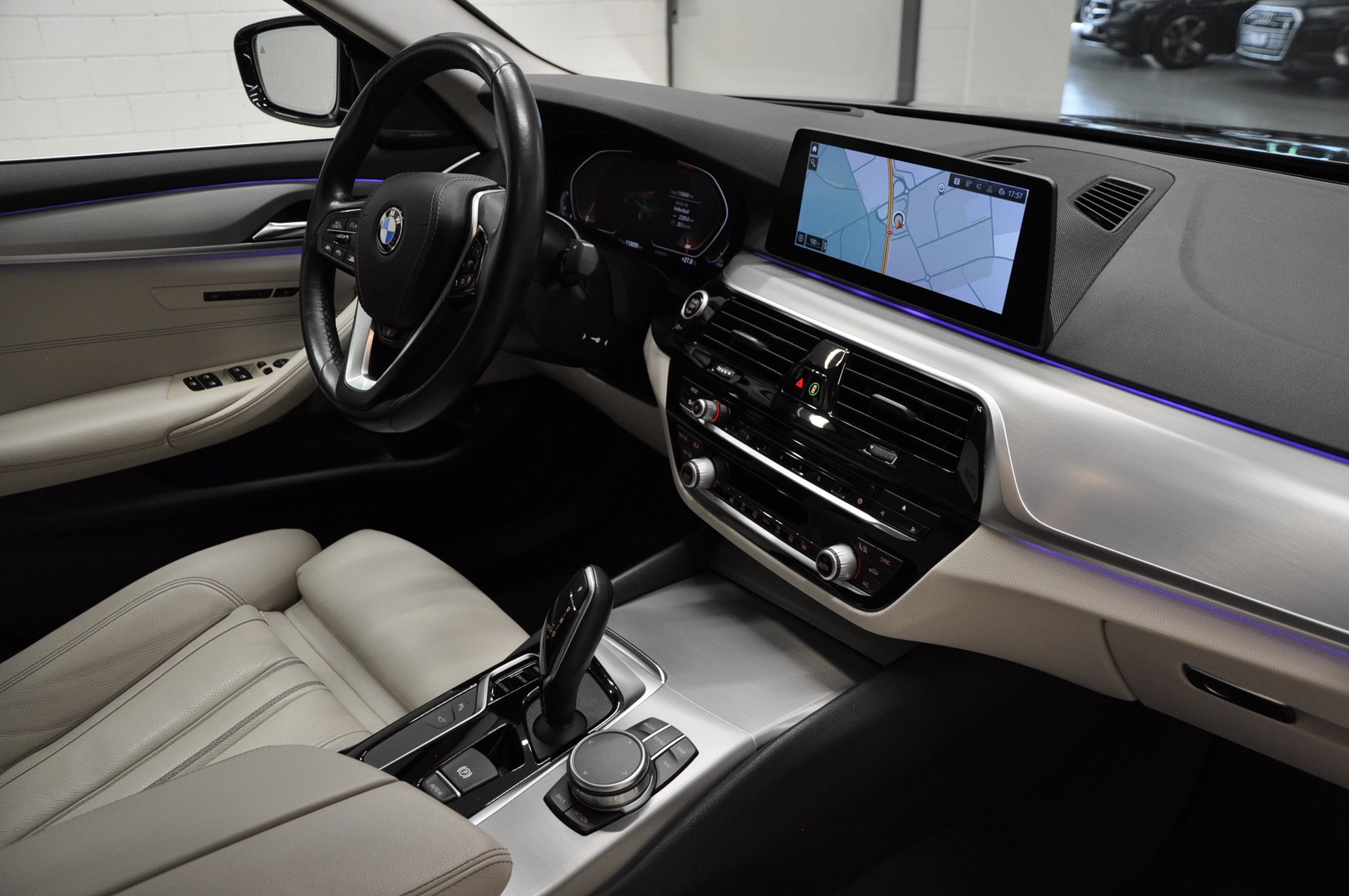 BMW 530d xDrive Sport Line Steptronic-image-13