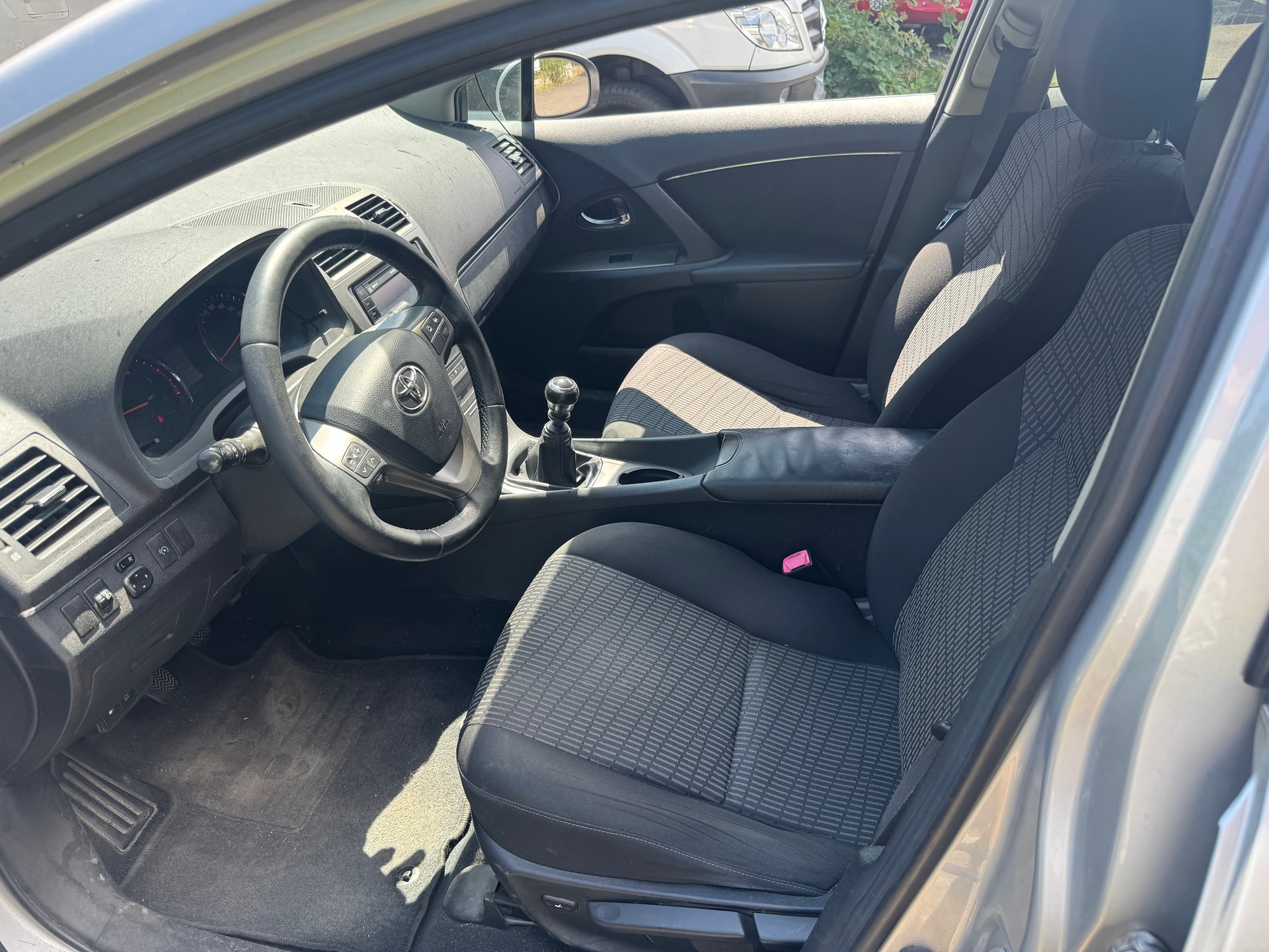 TOYOTA Avensis 2.2D-CAT Linea Sol Premium-image-5