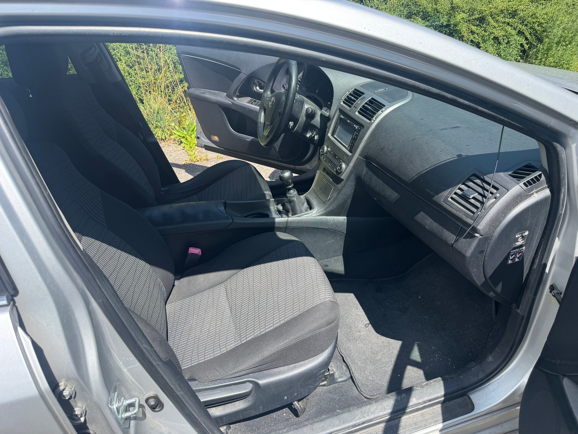 TOYOTA Avensis 2.2D-CAT Linea Sol Premium-image-4