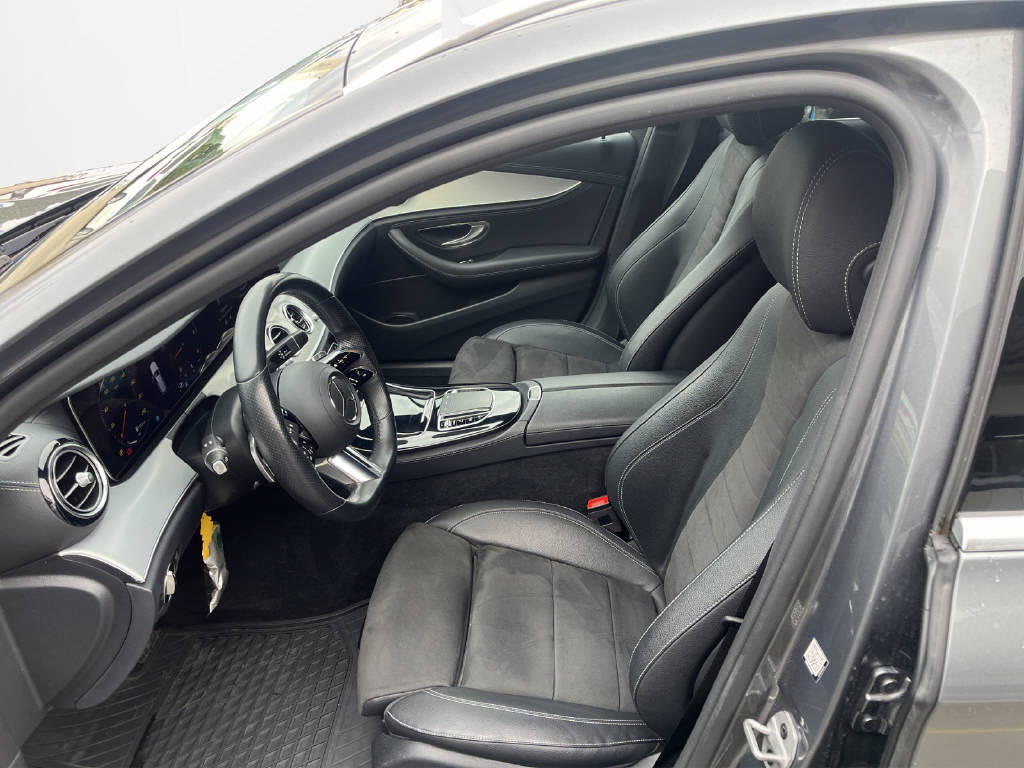 MERCEDES-BENZ E 220 d AMG Line Kombi-image-4