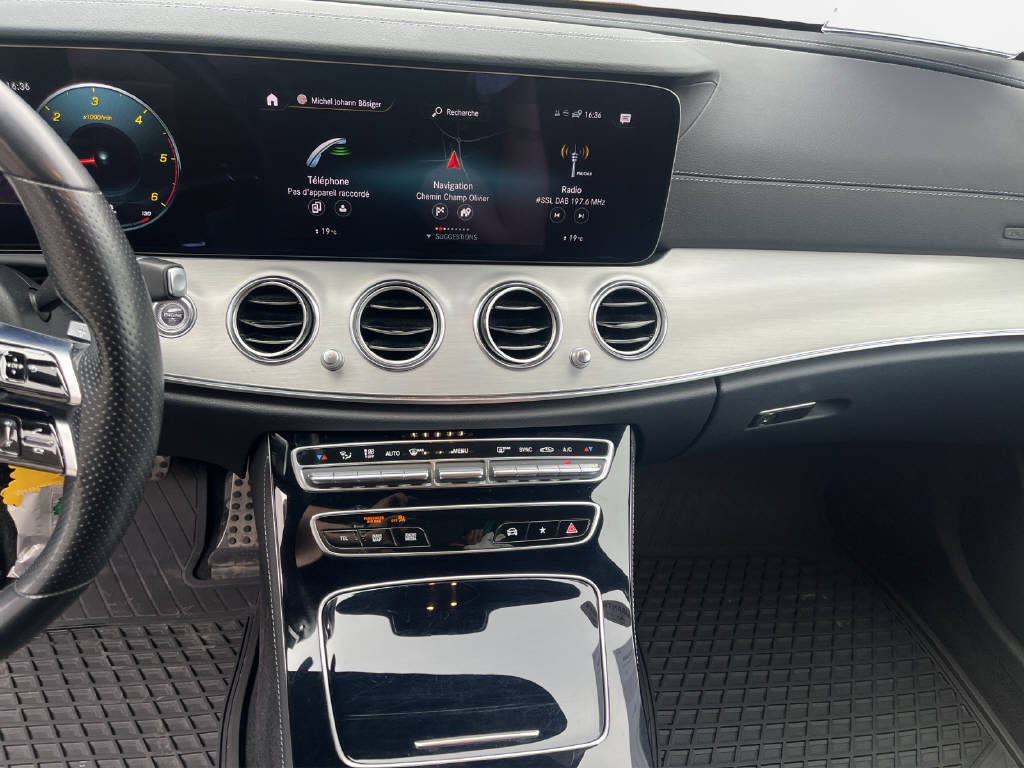 MERCEDES-BENZ E 220 d AMG Line Kombi-image-6