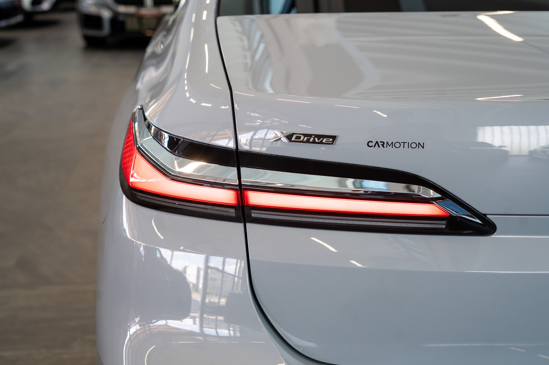 BMW 740d xDrive M Sport / Theatre Screen / Sky Lounge-image-8