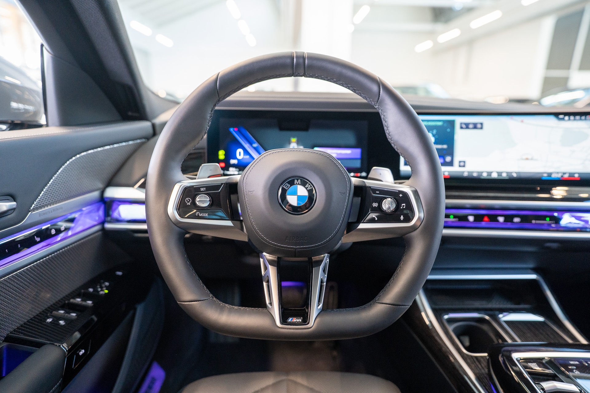 BMW 740d xDrive M Sport / Theatre Screen / Sky Lounge-image-21