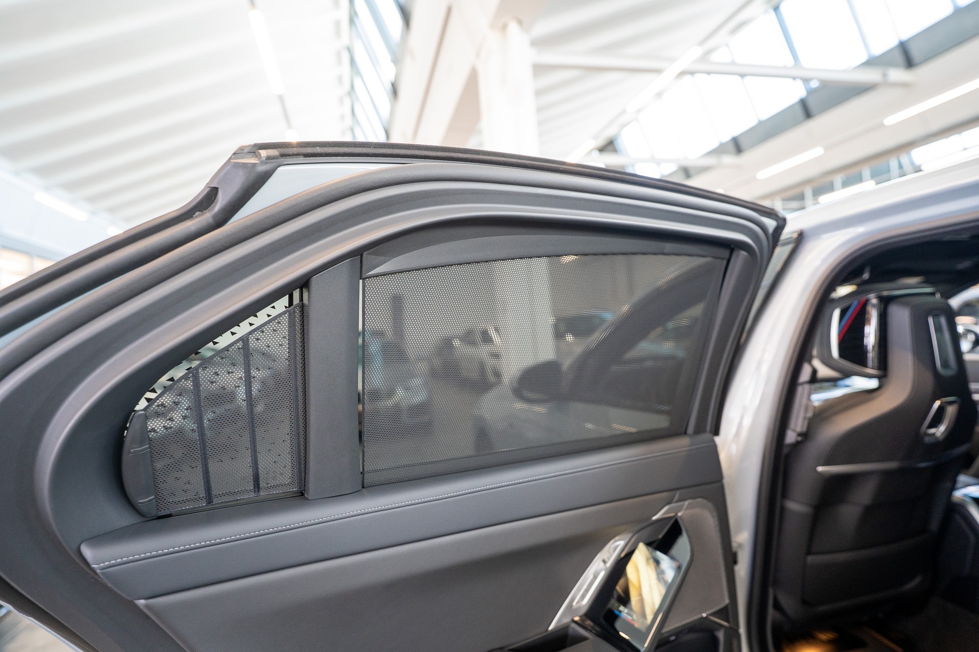 BMW 740d xDrive M Sport / Theatre Screen / Sky Lounge-image-15