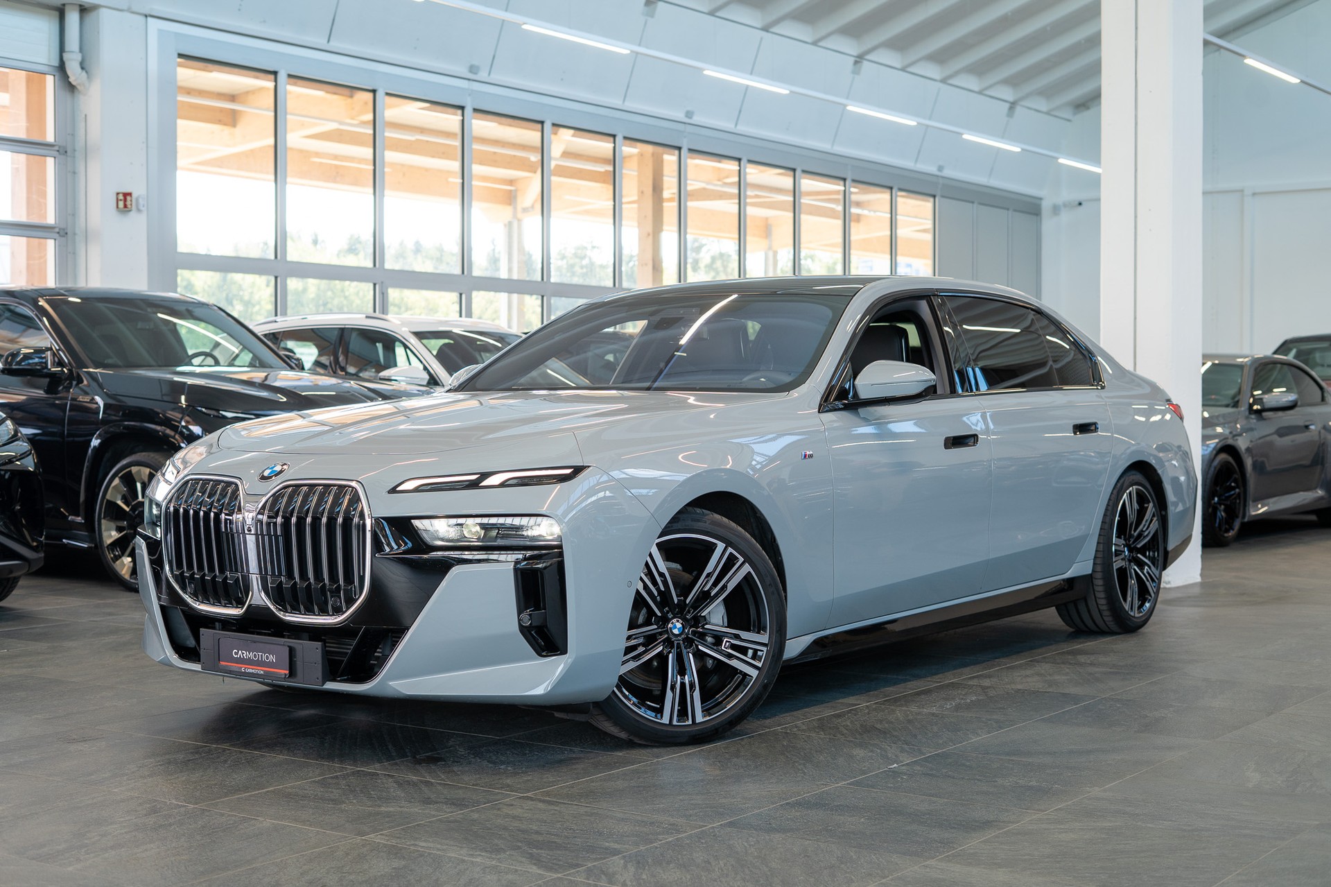 BMW 740d xDrive M Sport / Theatre Screen / Sky Lounge-image-0