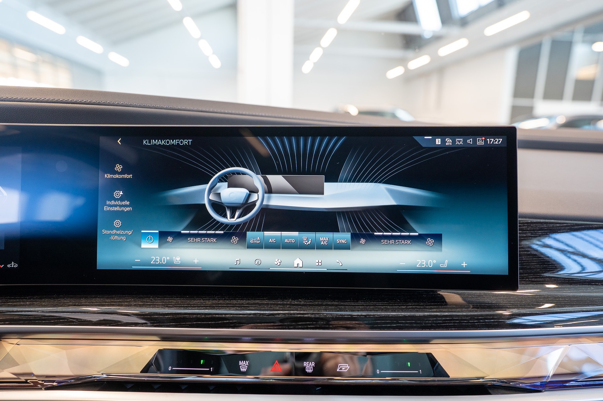 BMW 740d xDrive M Sport / Theatre Screen / Sky Lounge-image-24