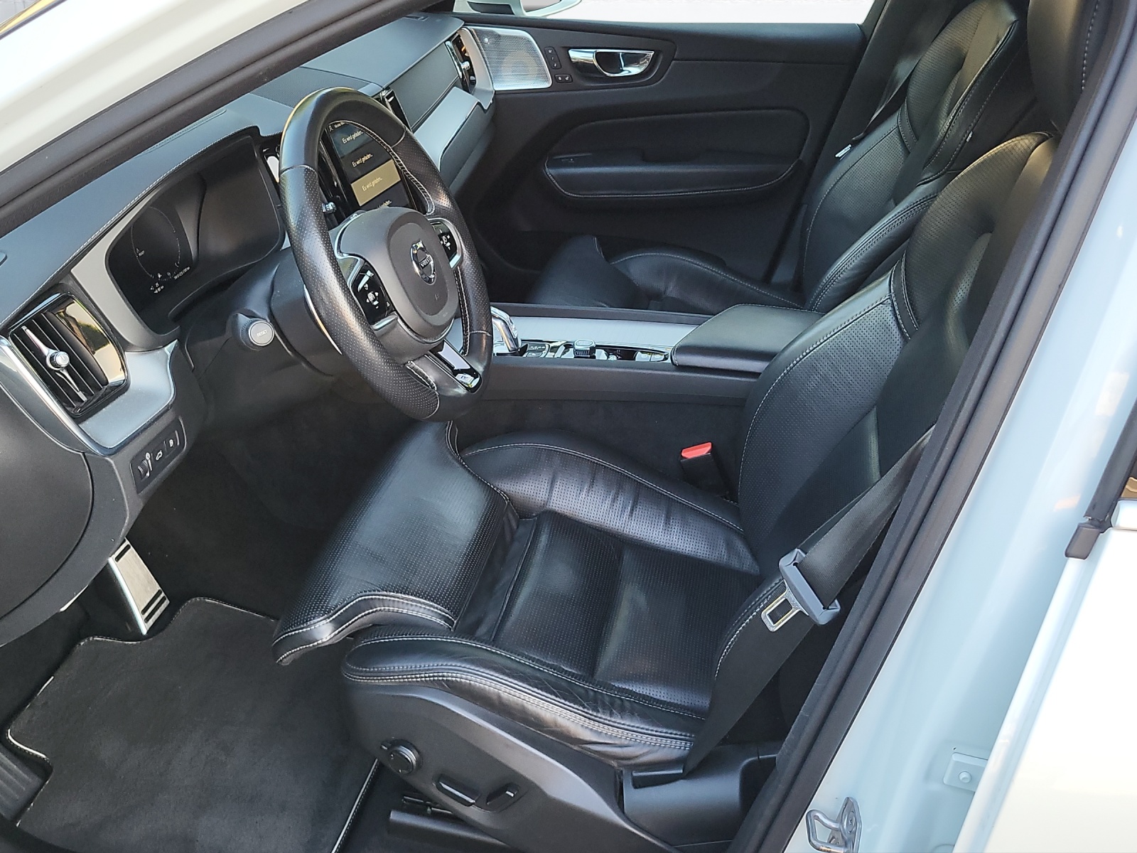 VOLVO XC60 2.0 T8 TE R-Design AWD-image-12