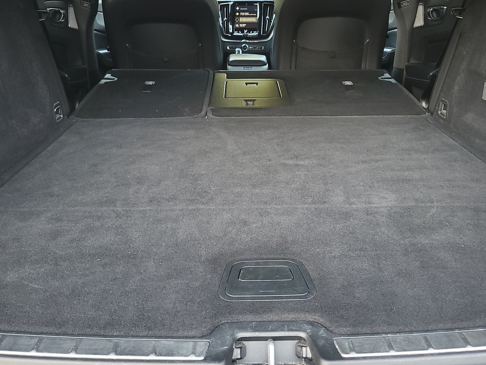 VOLVO XC60 2.0 T8 TE R-Design AWD-image-16