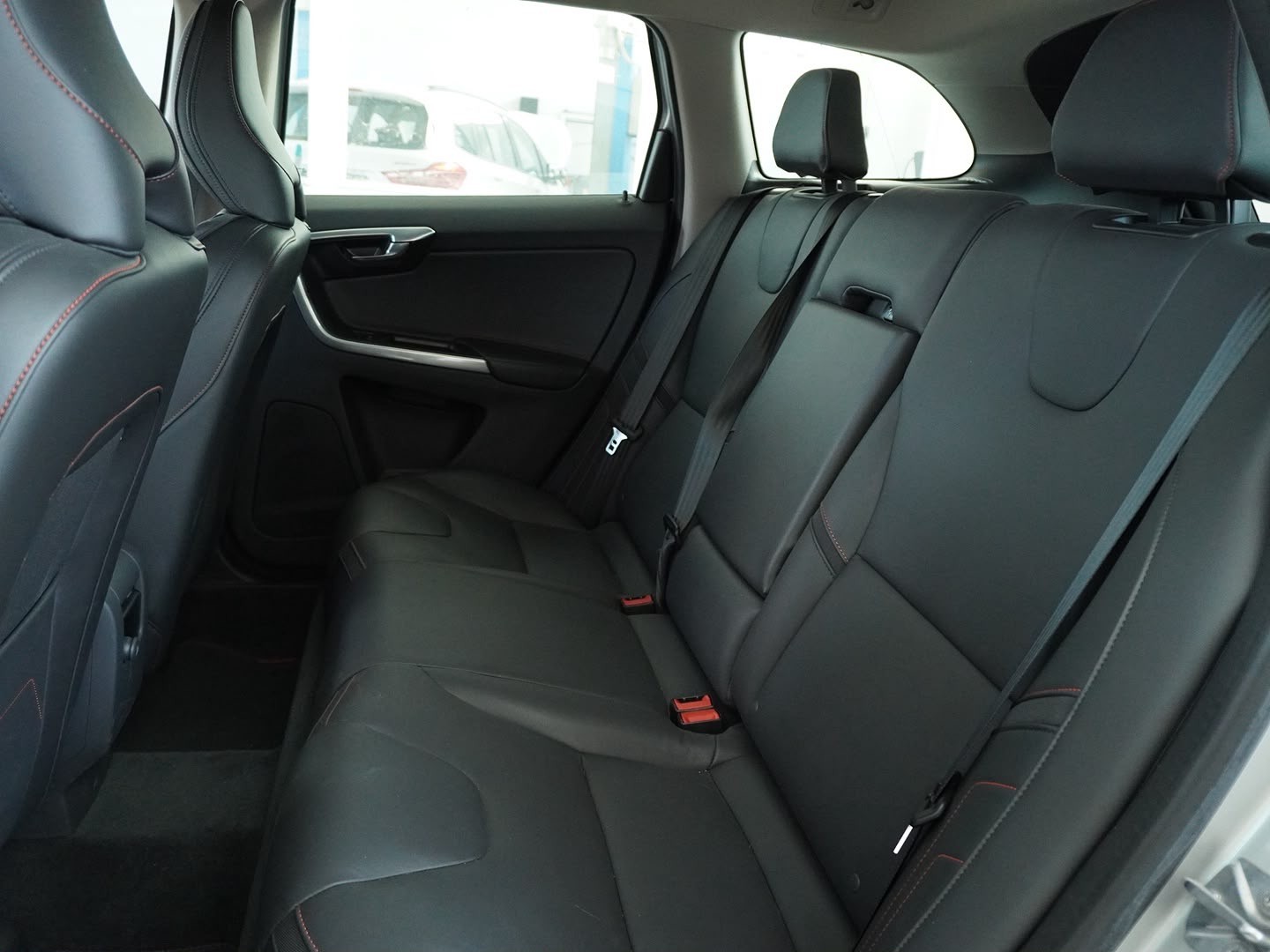 VOLVO XC60 D4 OceanRace Geartronic-image-4
