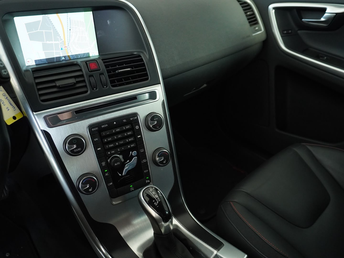 VOLVO XC60 D4 OceanRace Geartronic-image-5
