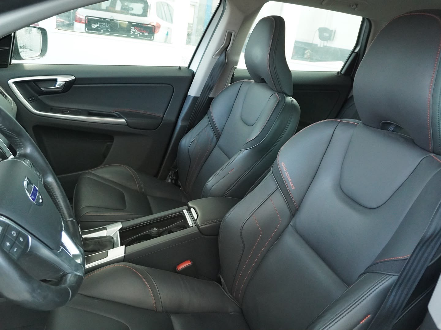 VOLVO XC60 D4 OceanRace Geartronic-image-3