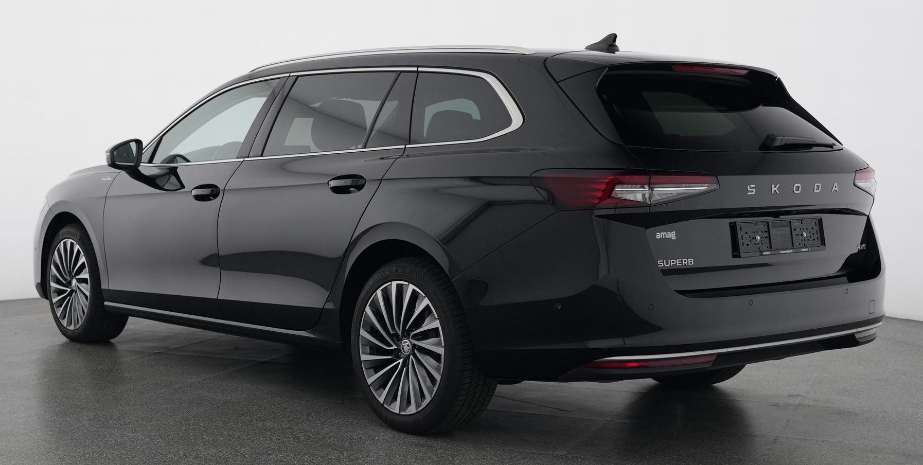 SKODA Superb Combi 2.0 TDi L&K 4x4 DSG mit Anhängerkupplung-image-2