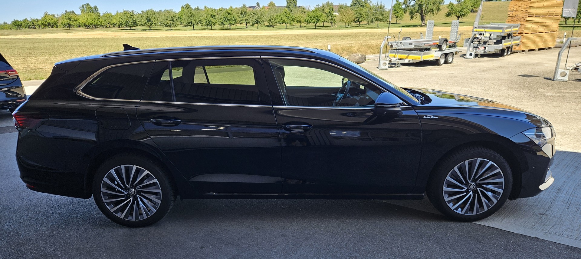 SKODA Superb Combi 2.0 TDi L&K 4x4 DSG mit Anhängerkupplung-image-8