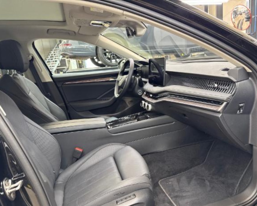 SKODA Superb Combi 2.0 TDi L&K 4x4 DSG mit Anhängerkupplung-image-7