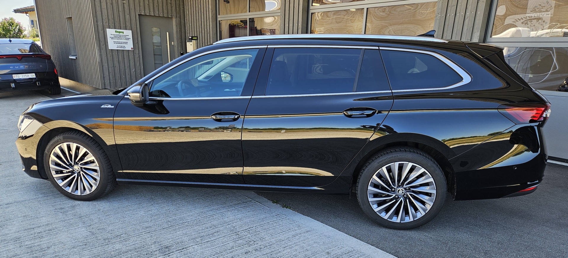 SKODA Superb Combi 2.0 TDi L&K 4x4 DSG mit Anhängerkupplung-image-3