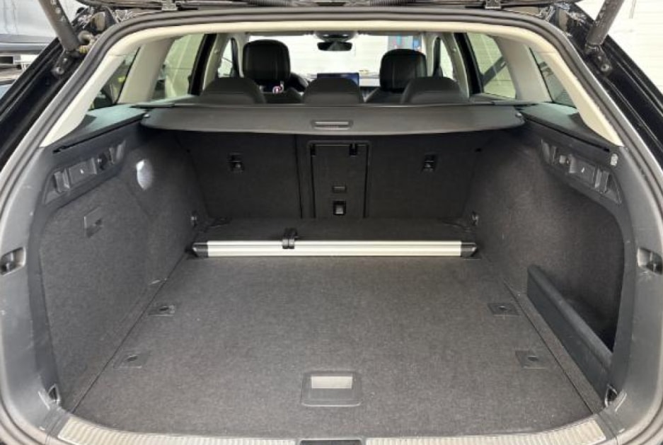 SKODA Superb Combi 2.0 TDi L&K 4x4 DSG mit Anhängerkupplung-image-11