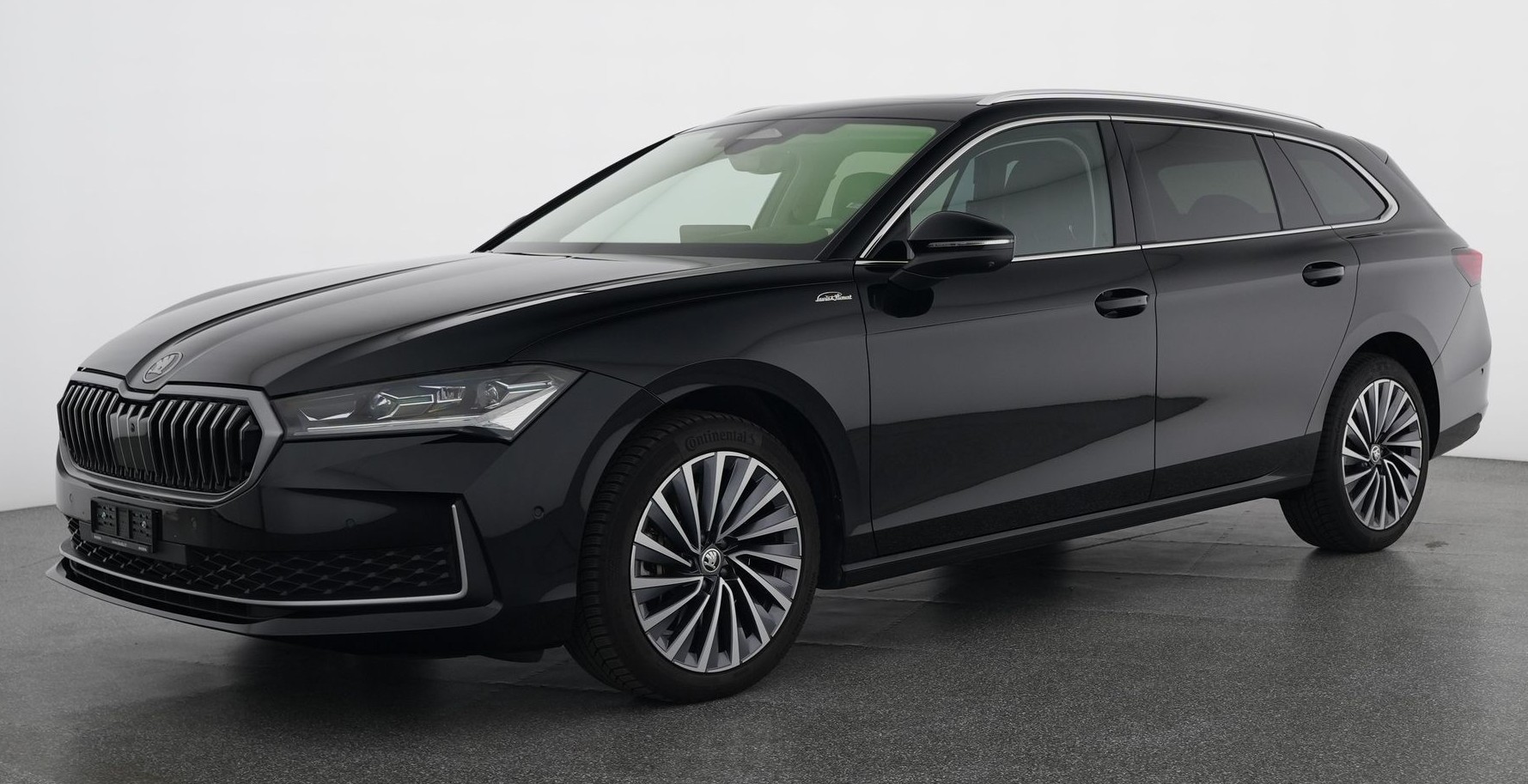 SKODA Superb Combi 2.0 TDi L&K 4x4 DSG mit Anhängerkupplung-image-0