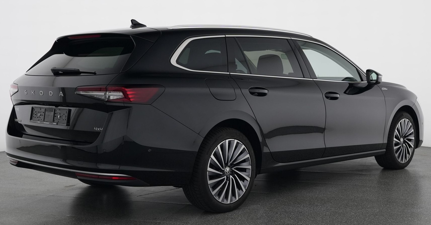 SKODA Superb Combi 2.0 TDi L&K 4x4 DSG mit Anhängerkupplung-image-3