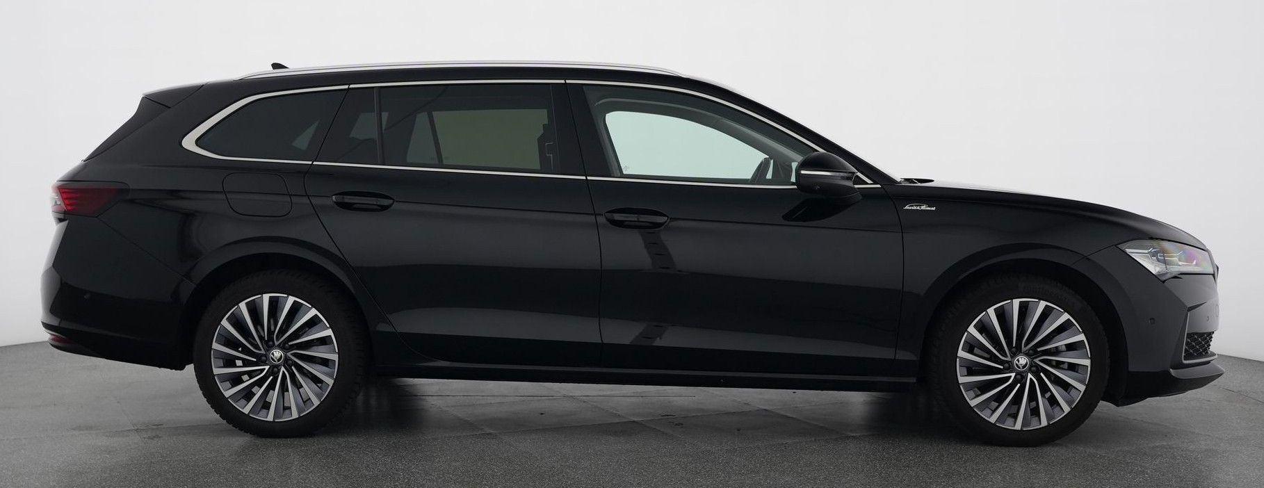 SKODA Superb Combi 2.0 TDi L&K 4x4 DSG mit Anhängerkupplung-image-4