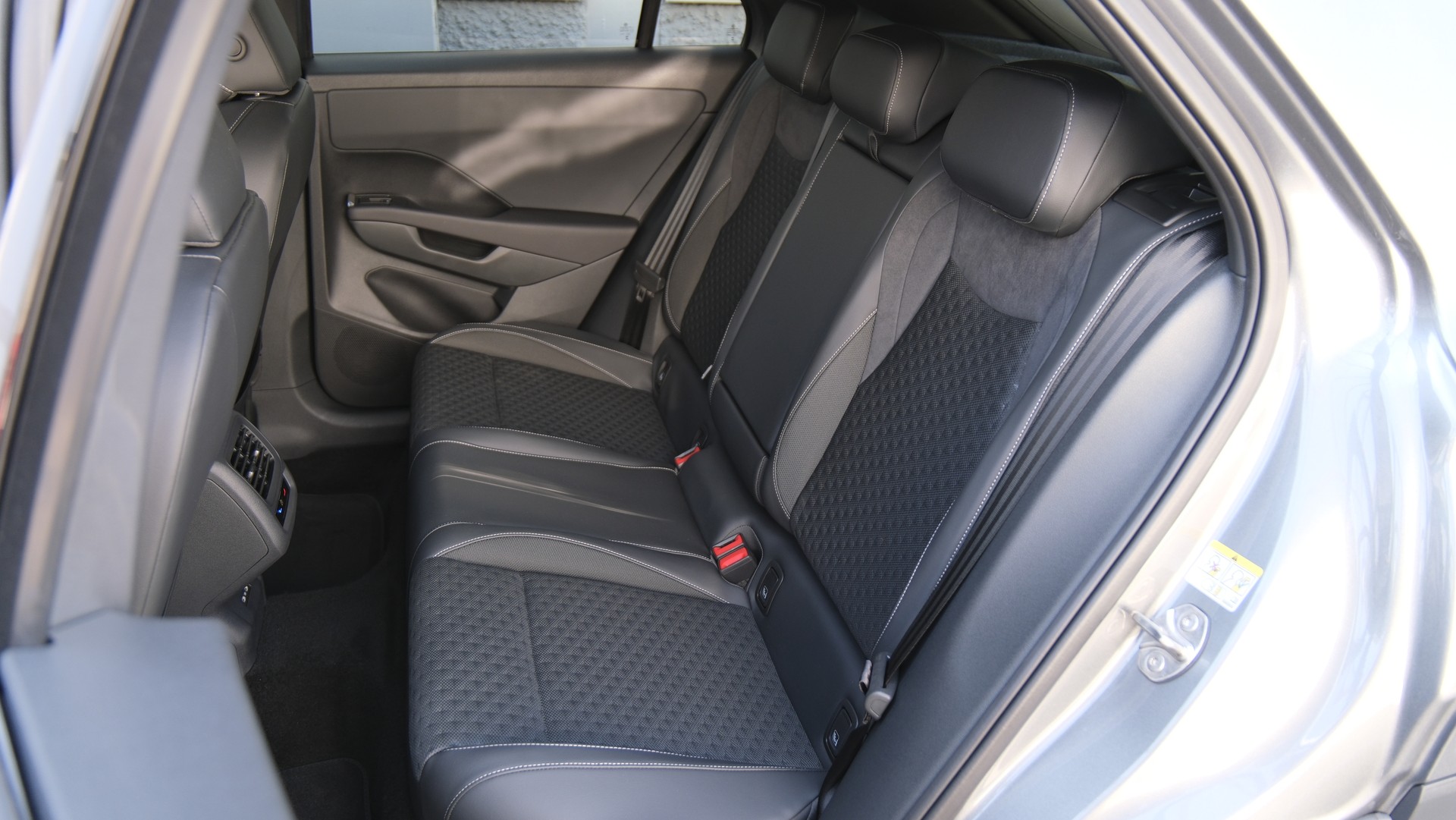 VW T-Roc 1.5 eTSI mHEV R-Line DSG " Black Style "-image-19