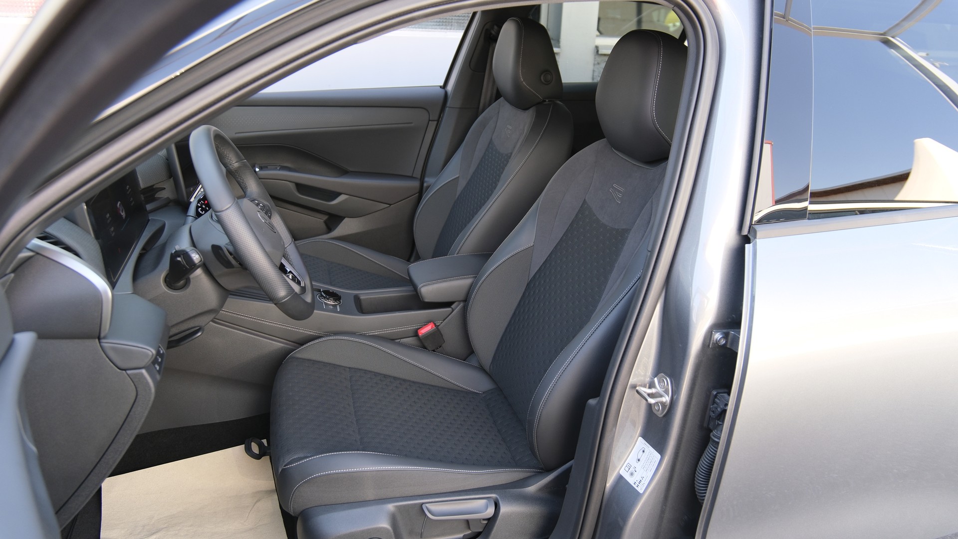 VW T-Roc 1.5 eTSI mHEV R-Line DSG " Black Style "-image-3