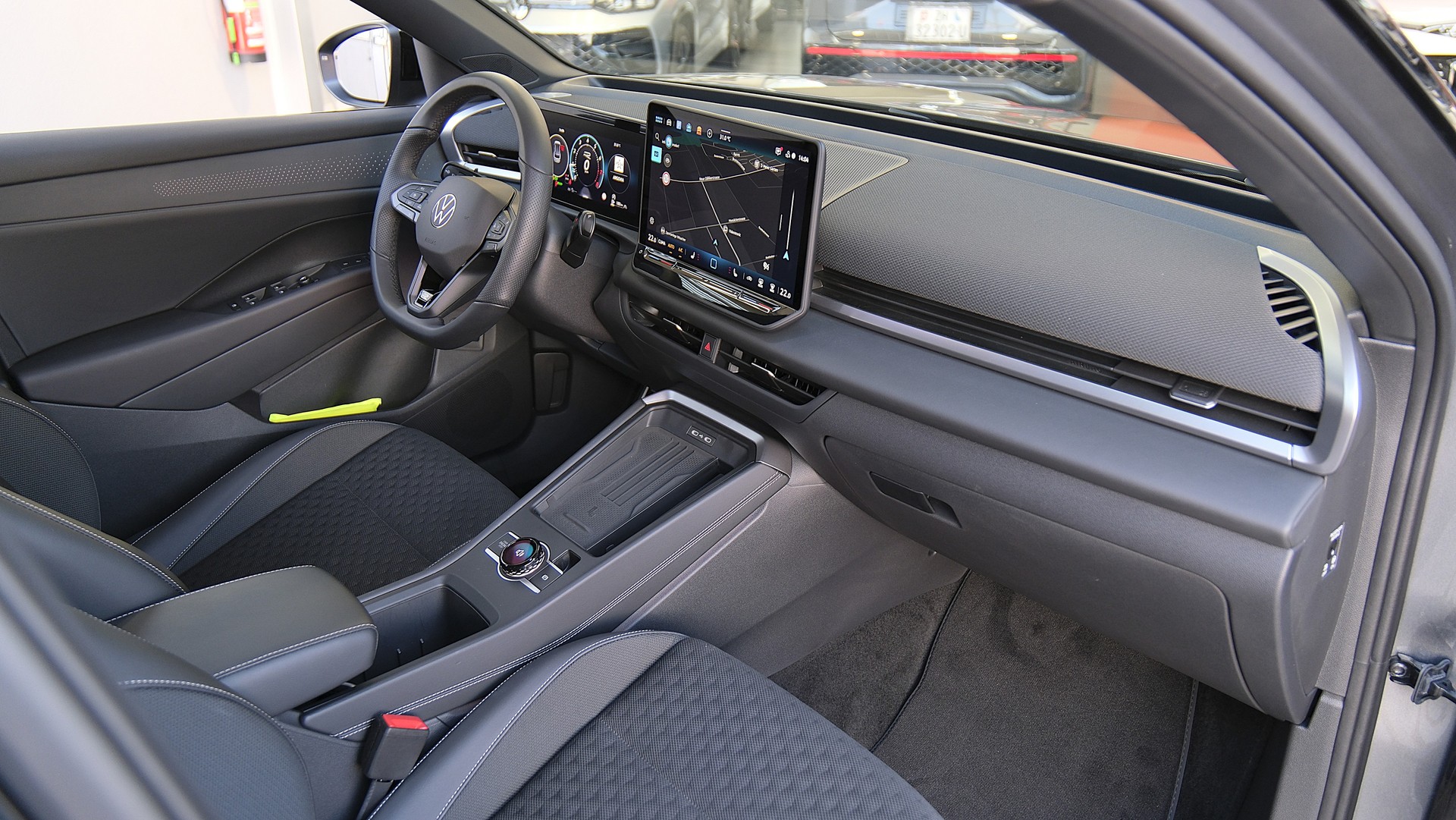 VW T-Roc 1.5 eTSI mHEV R-Line DSG " Black Style "-image-11