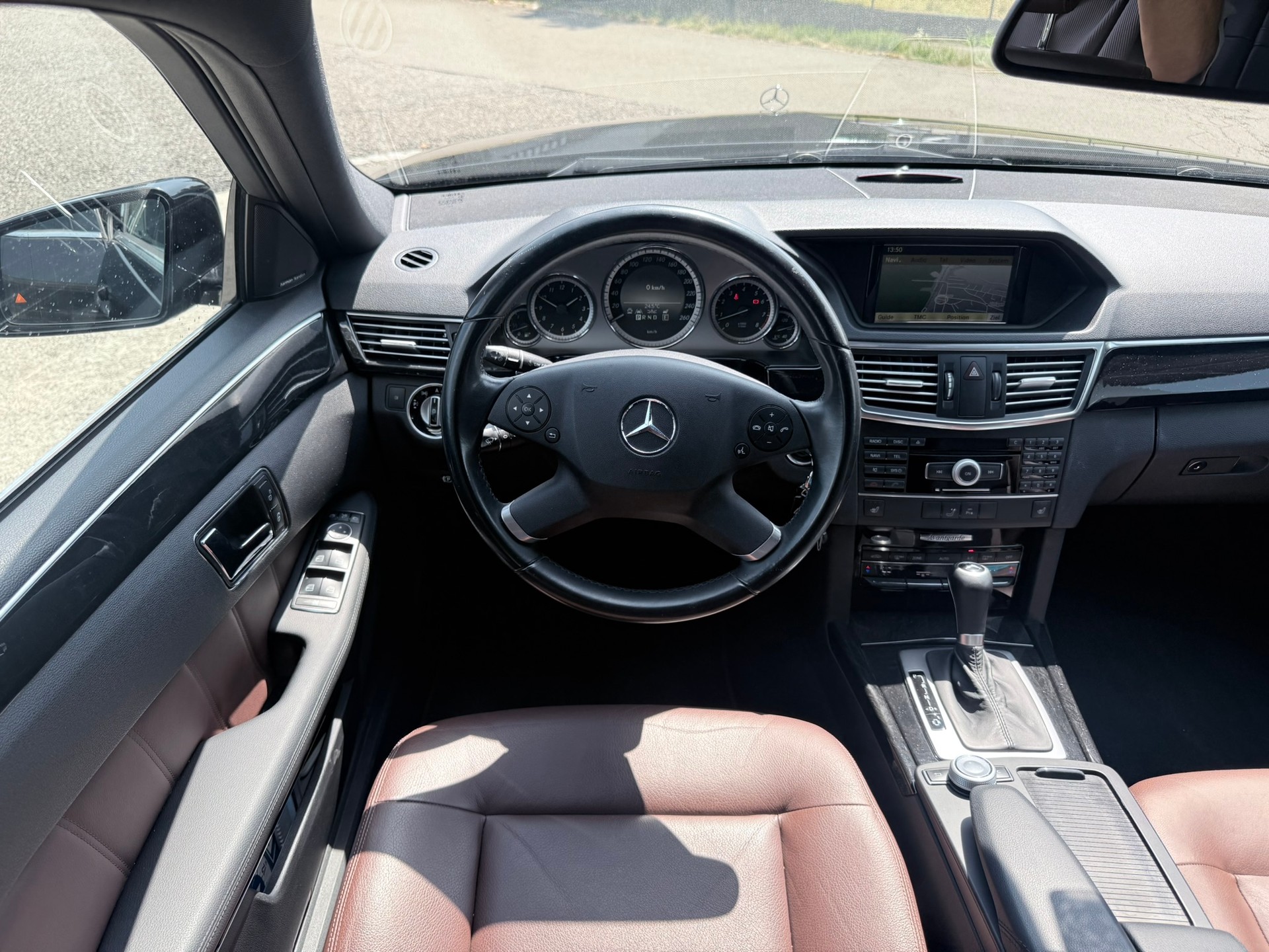 MERCEDES-BENZ E 250 CGI BlueEfficiency Avantgarde Automatic-image-21