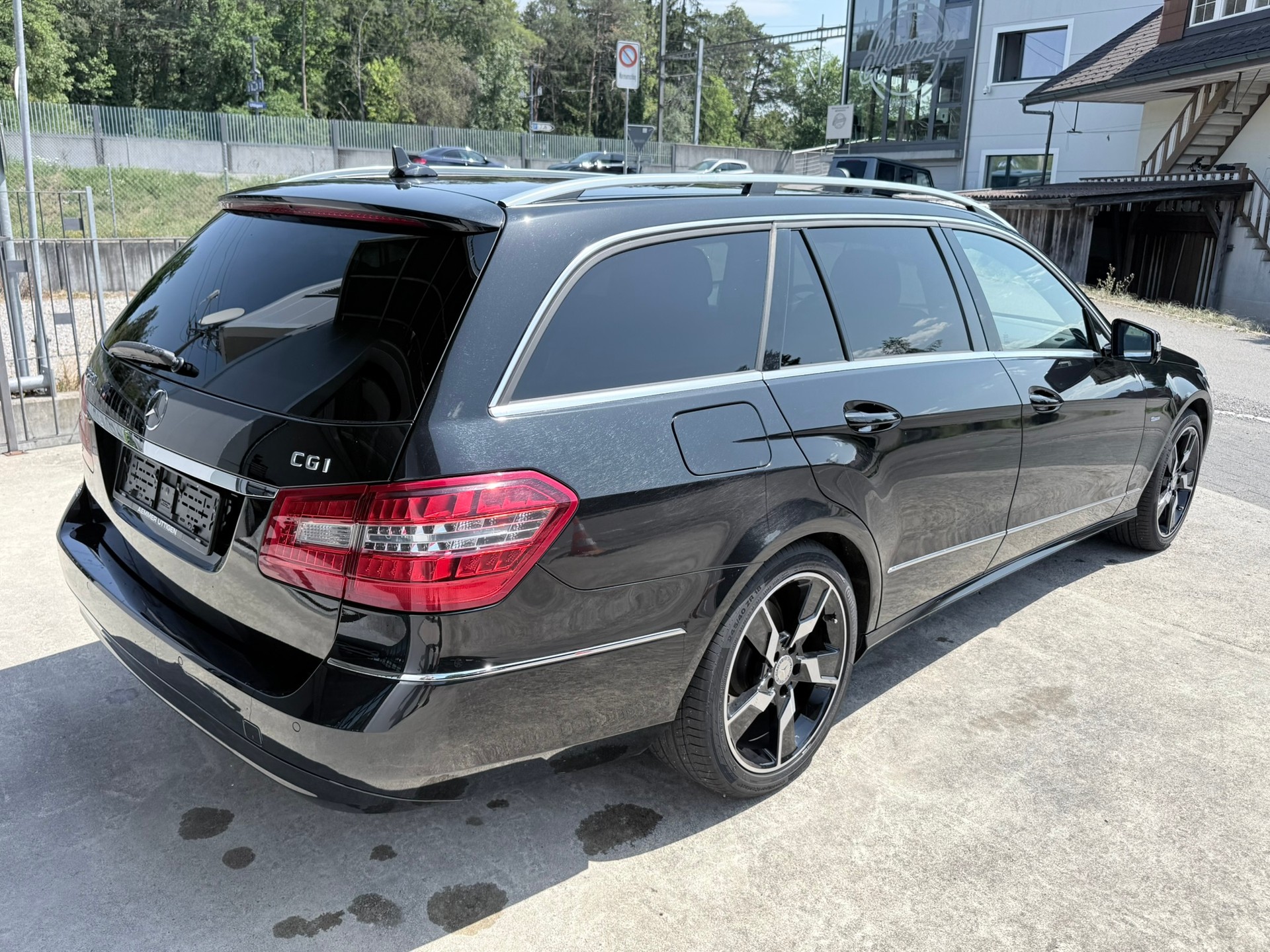 MERCEDES-BENZ E 250 CGI BlueEfficiency Avantgarde Automatic-image-6
