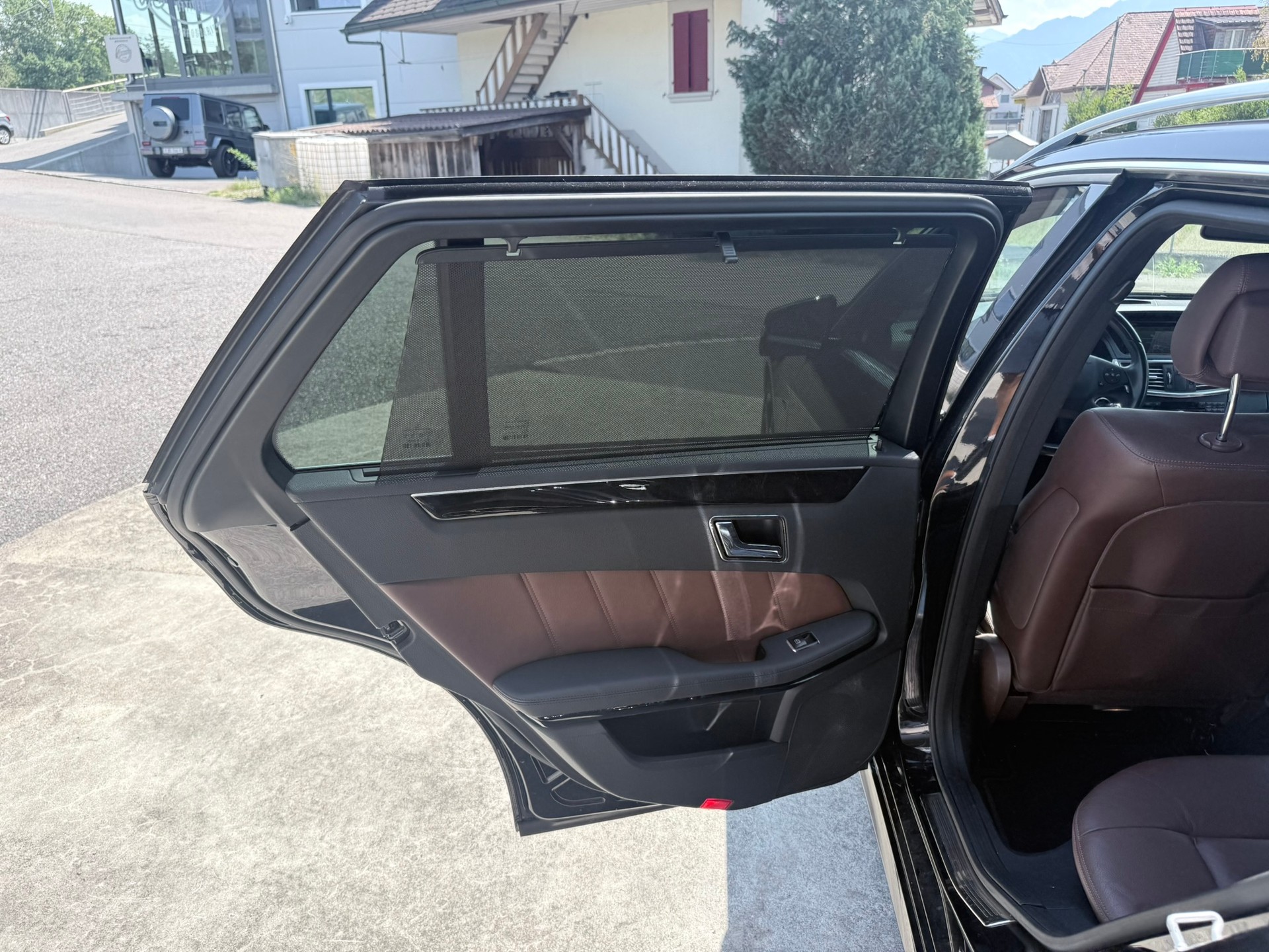 MERCEDES-BENZ E 250 CGI BlueEfficiency Avantgarde Automatic-image-19