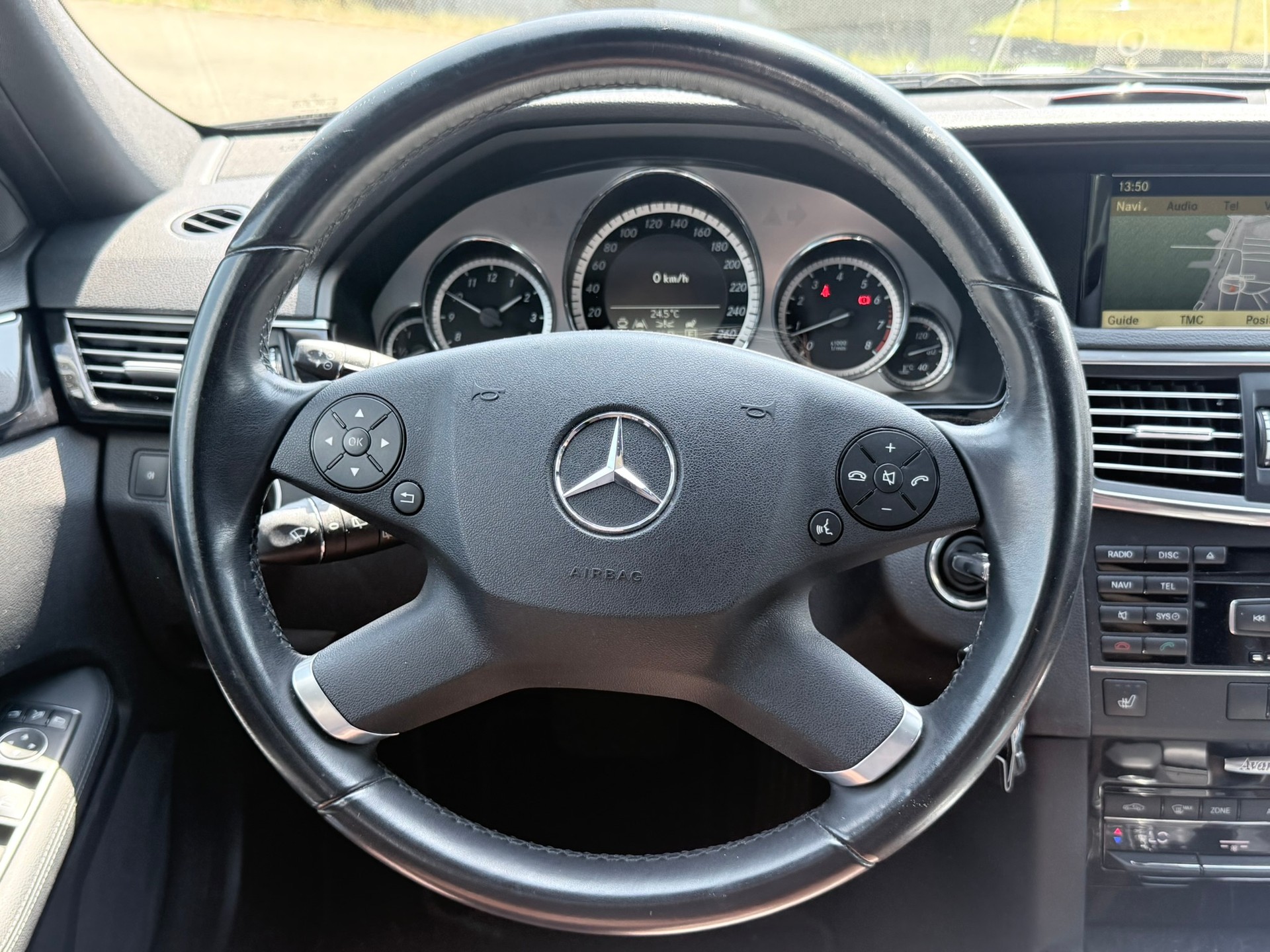 MERCEDES-BENZ E 250 CGI BlueEfficiency Avantgarde Automatic-image-24