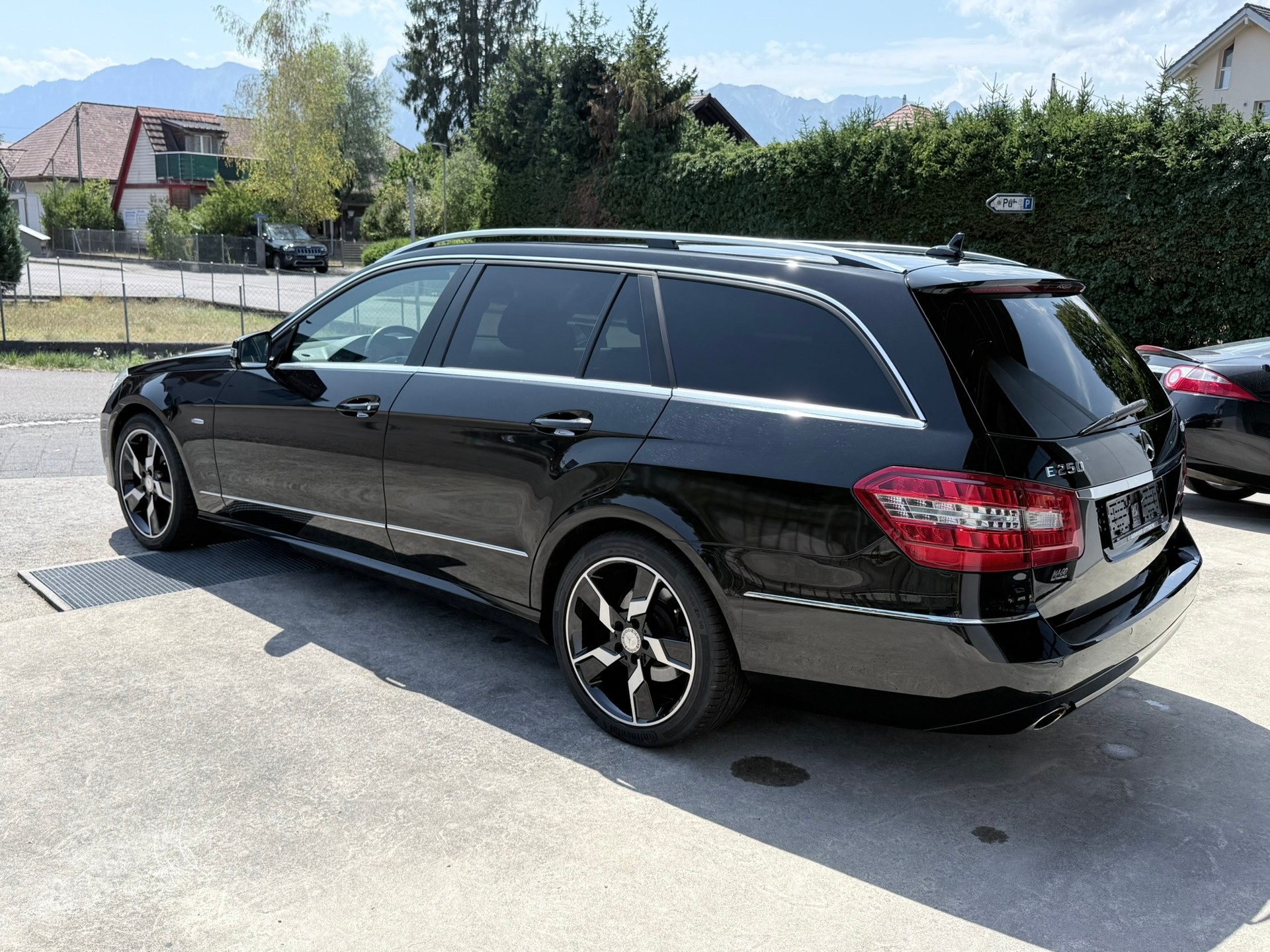 MERCEDES-BENZ E 250 CGI BlueEfficiency Avantgarde Automatic-image-8