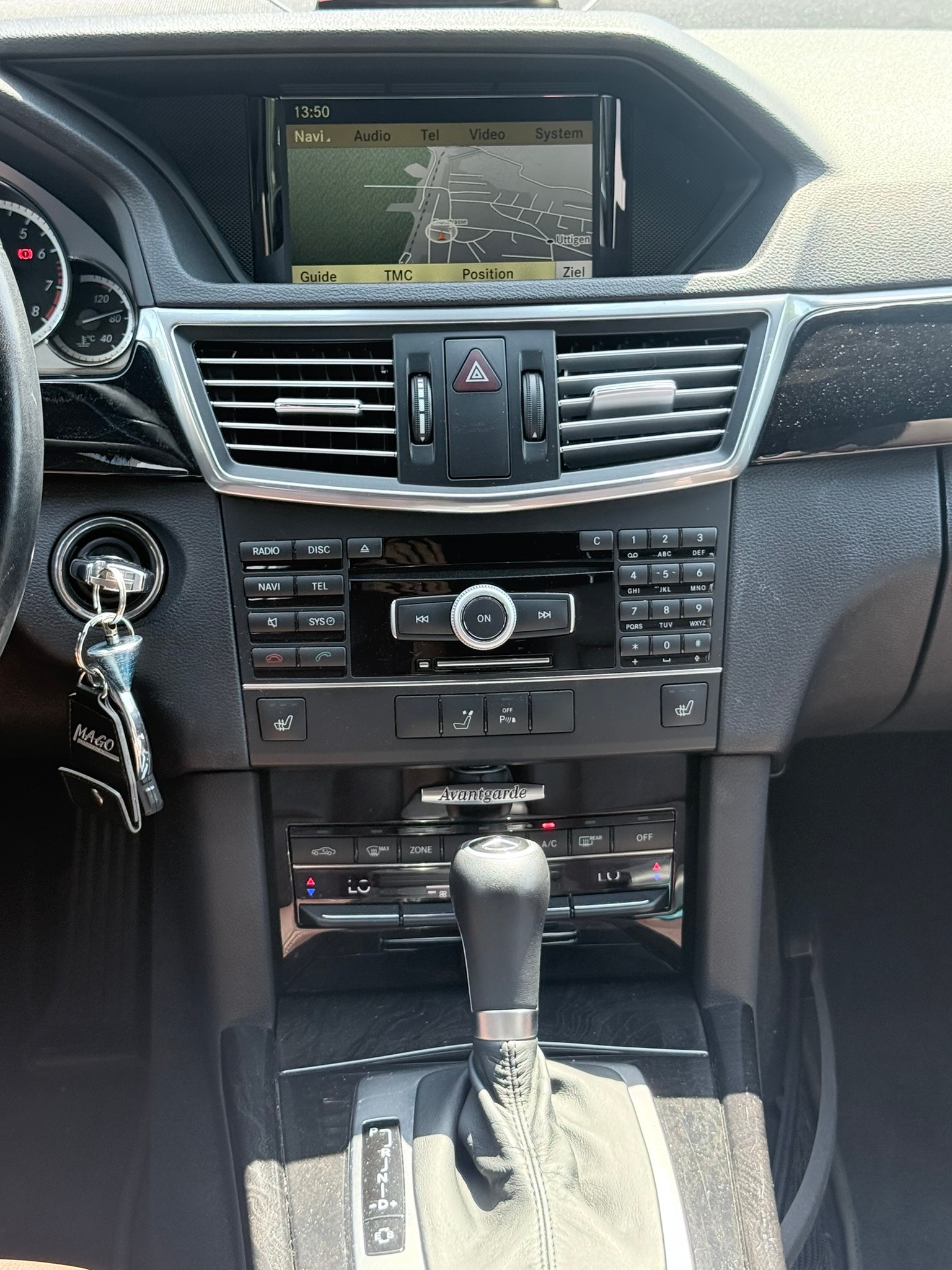 MERCEDES-BENZ E 250 CGI BlueEfficiency Avantgarde Automatic-image-23