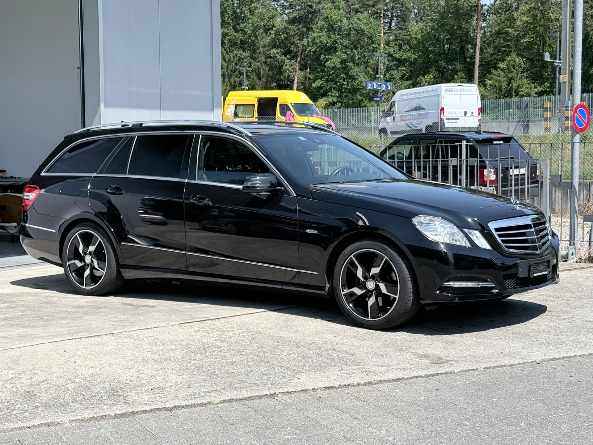 MERCEDES-BENZ E 250 CGI BlueEfficiency Avantgarde Automatic-image-2