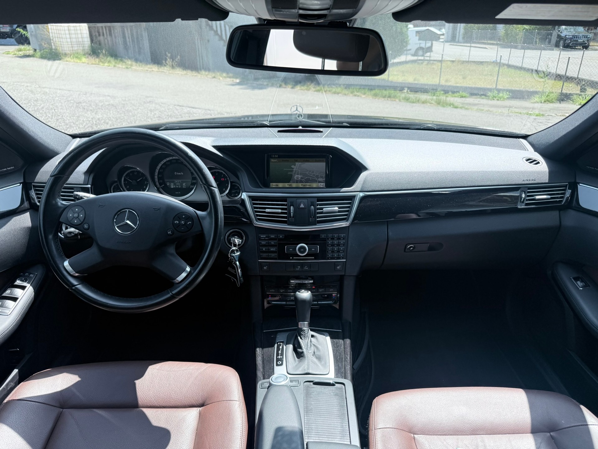 MERCEDES-BENZ E 250 CGI BlueEfficiency Avantgarde Automatic-image-22