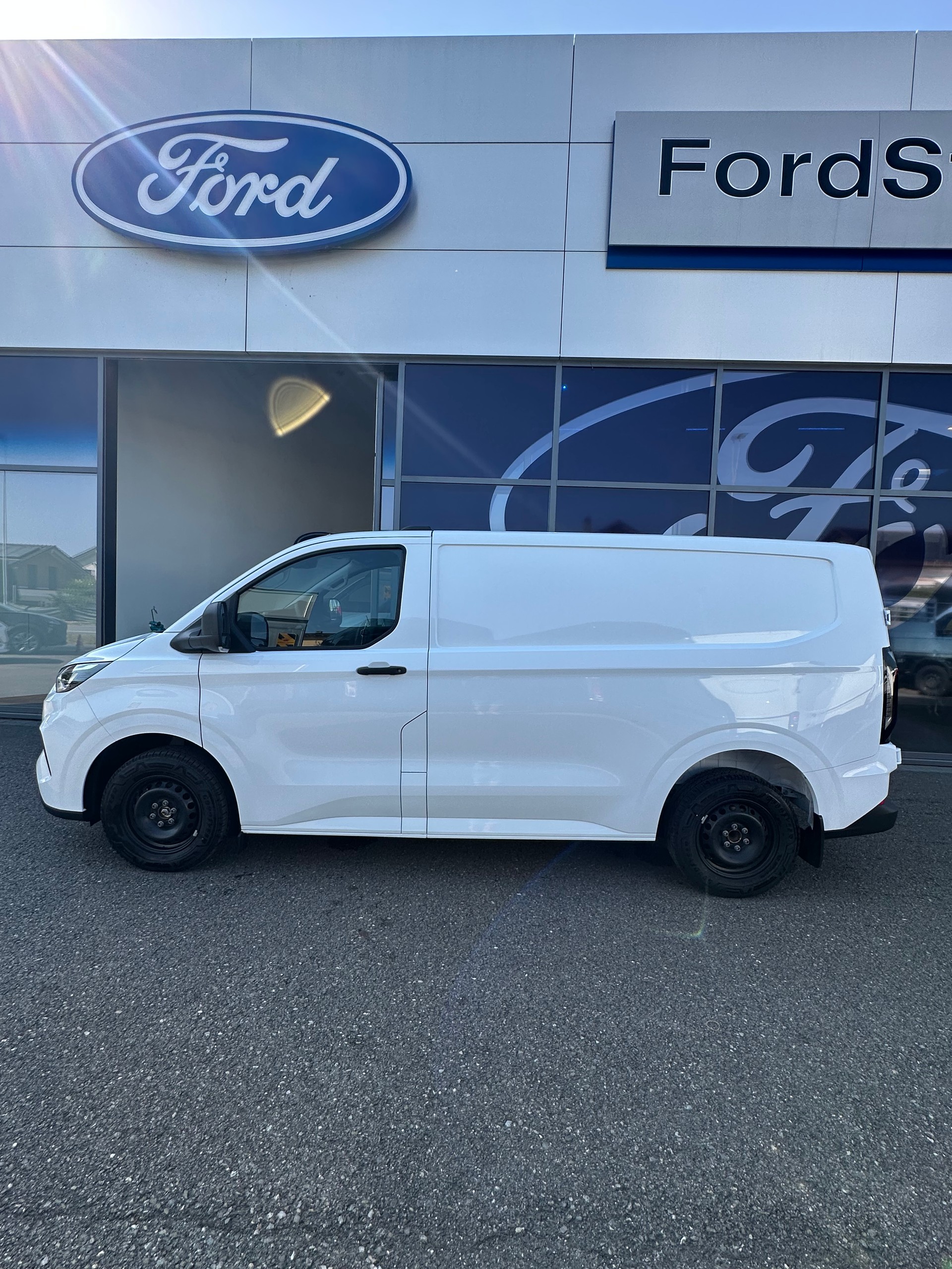FORD Transit Custom Van 320 L1 2.0 EcoBl Trend/136CV/Aut.-image-2