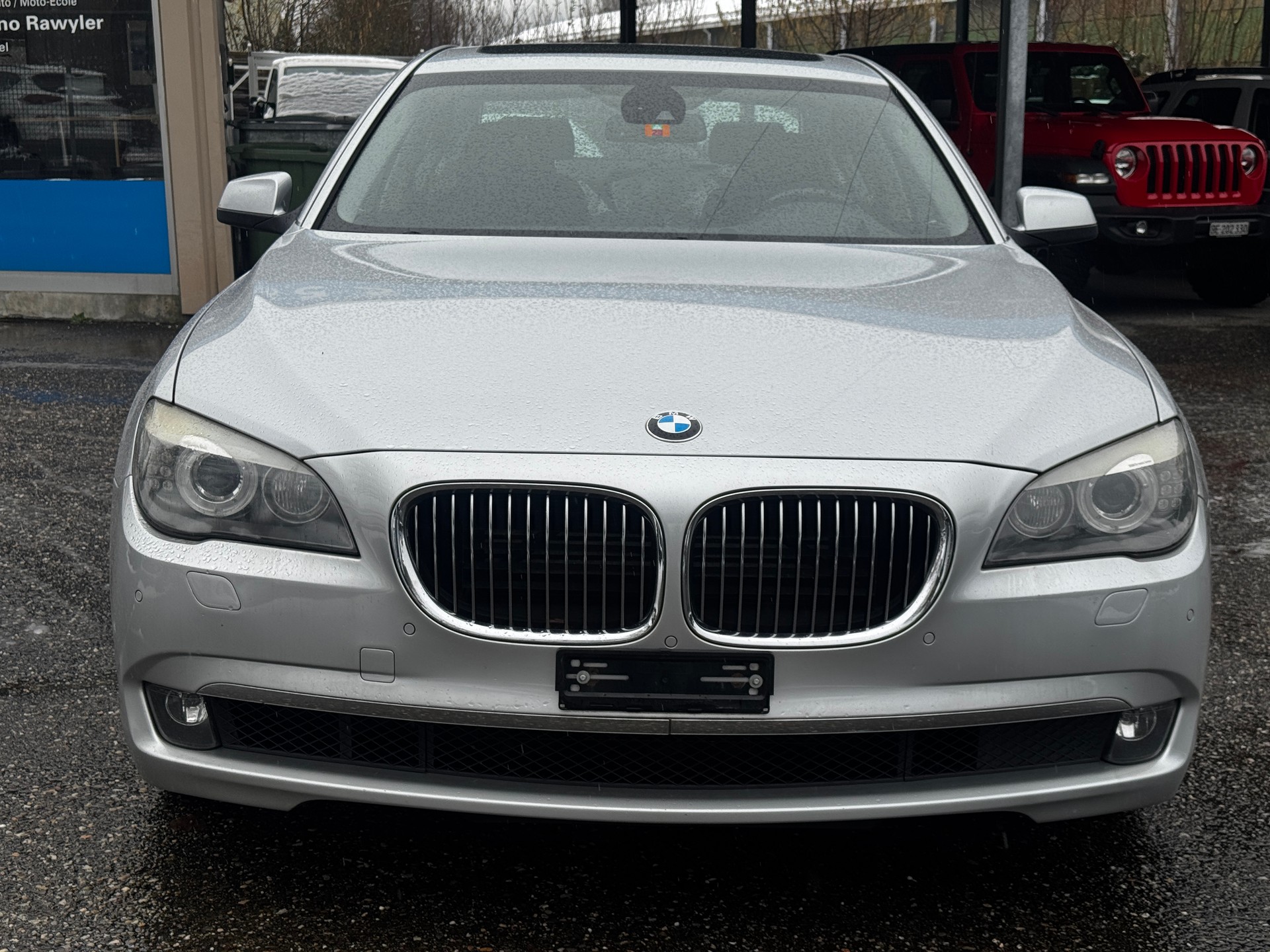 BMW 750i xDrive-image-0