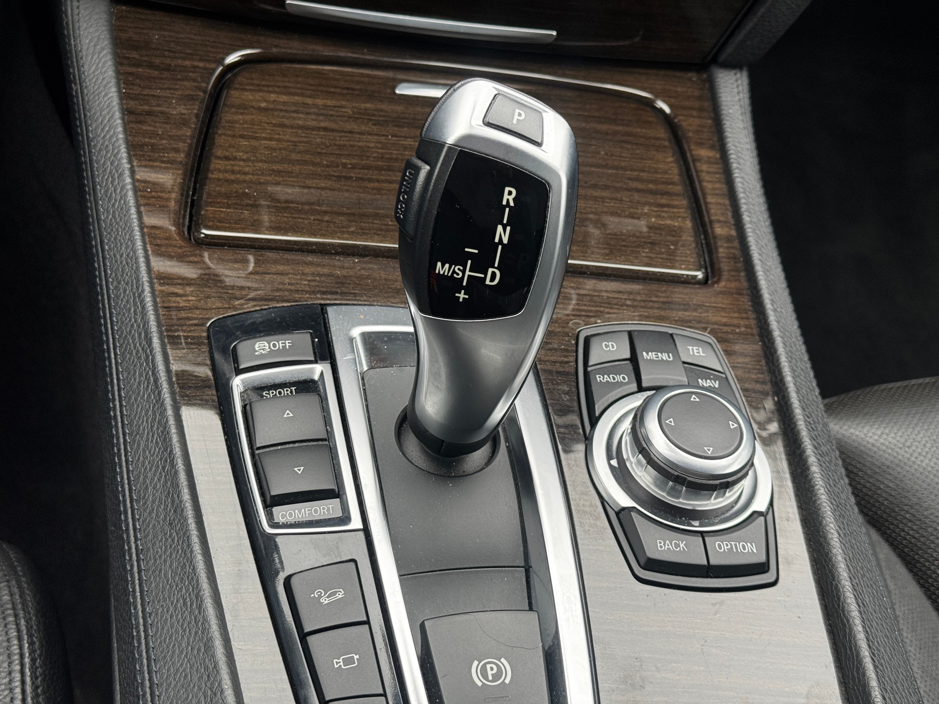 BMW 750i xDrive-image-14