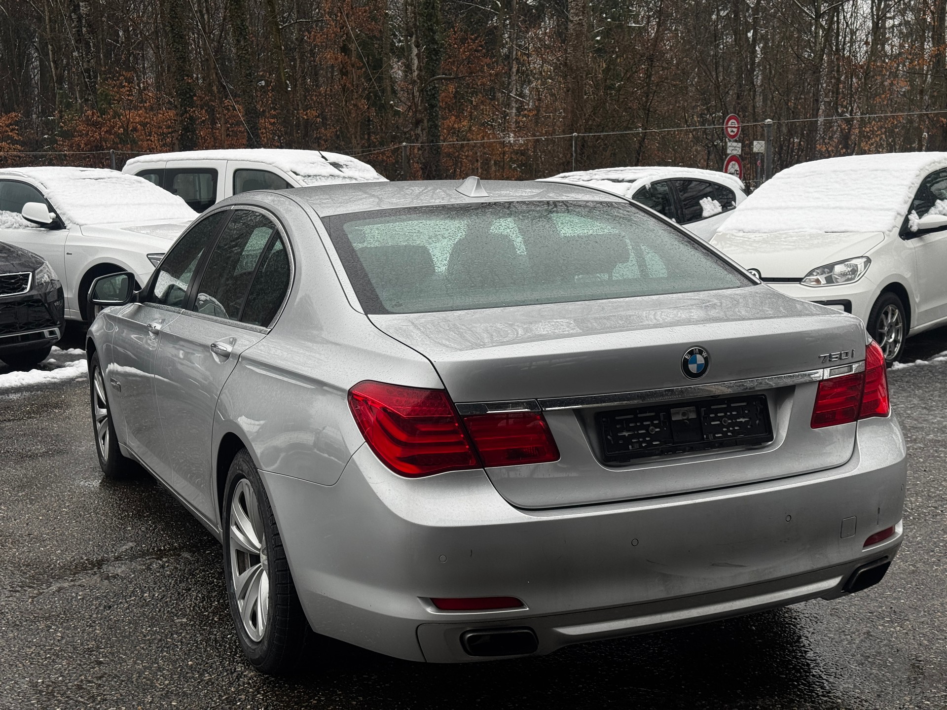 BMW 750i xDrive-image-6