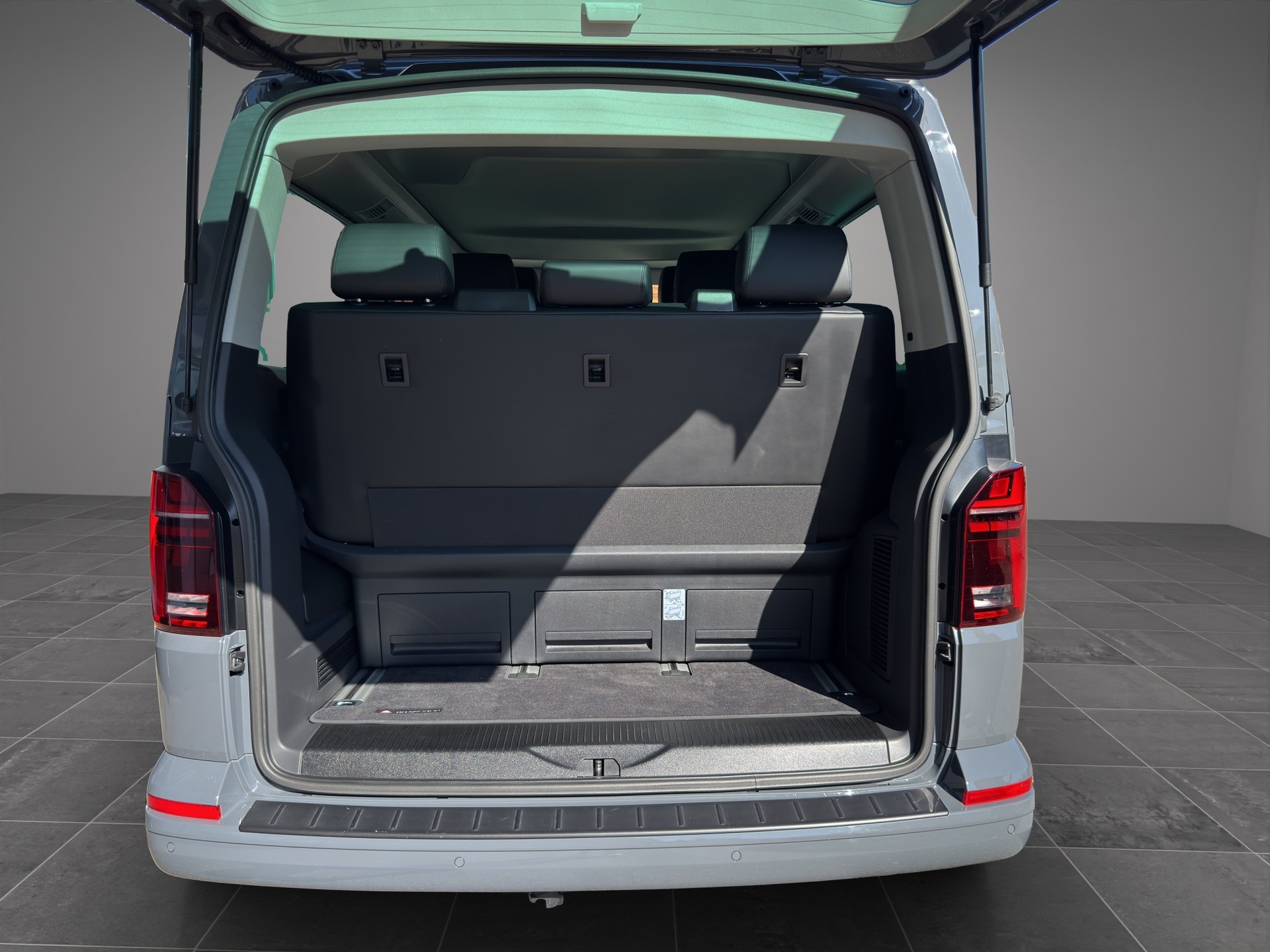 VW T6.1 California 2.0 Bi-TDI Beach Edition Liberty DSG-image-17