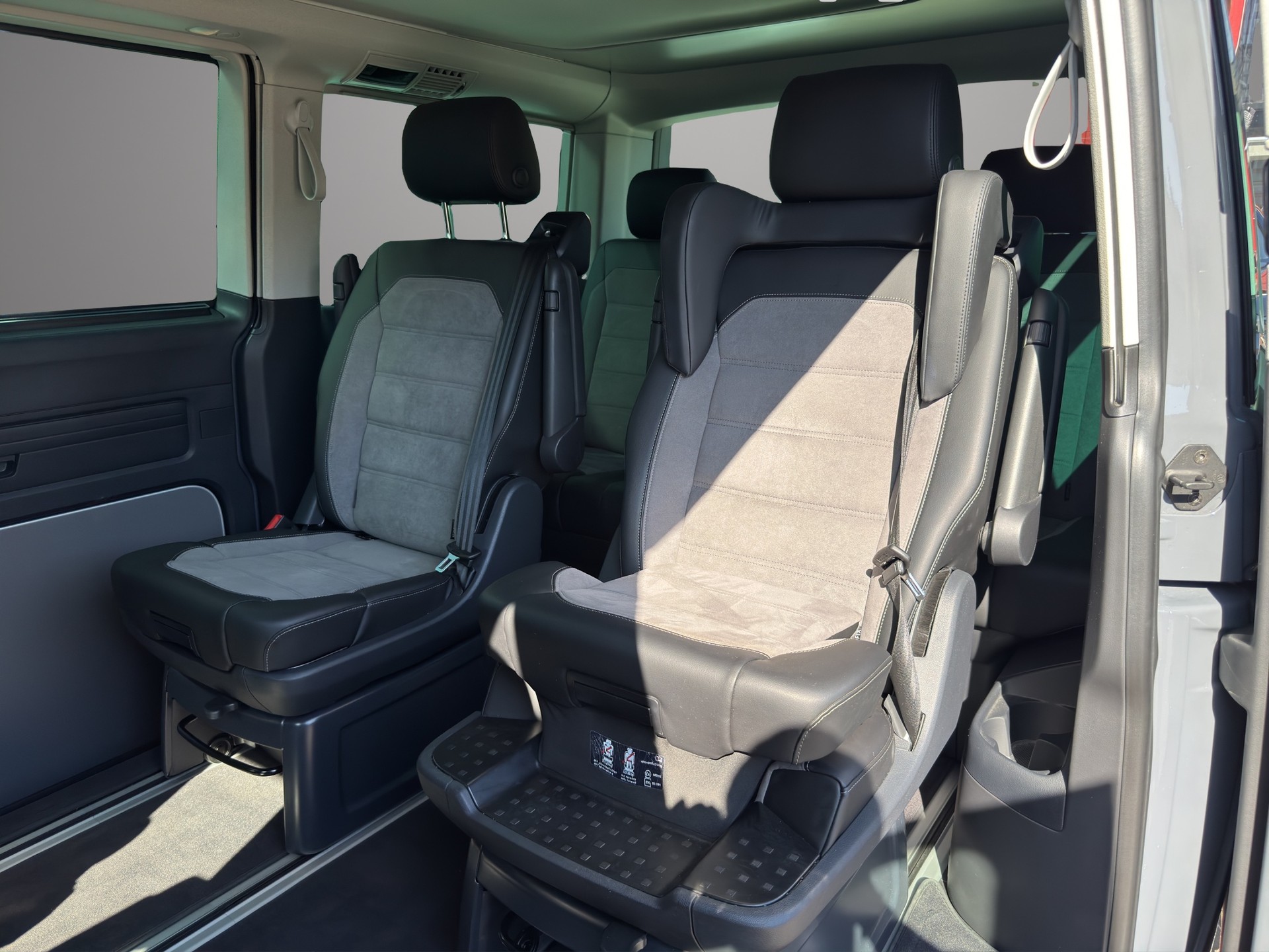 VW T6.1 California 2.0 Bi-TDI Beach Edition Liberty DSG-image-12