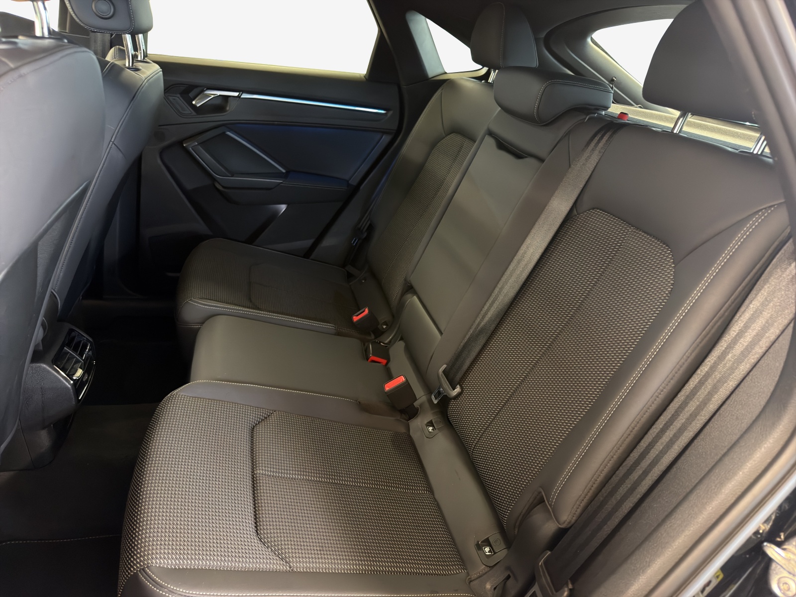 AUDI Q3 Sportback 45 TFSI e S line S-tronic-image-11