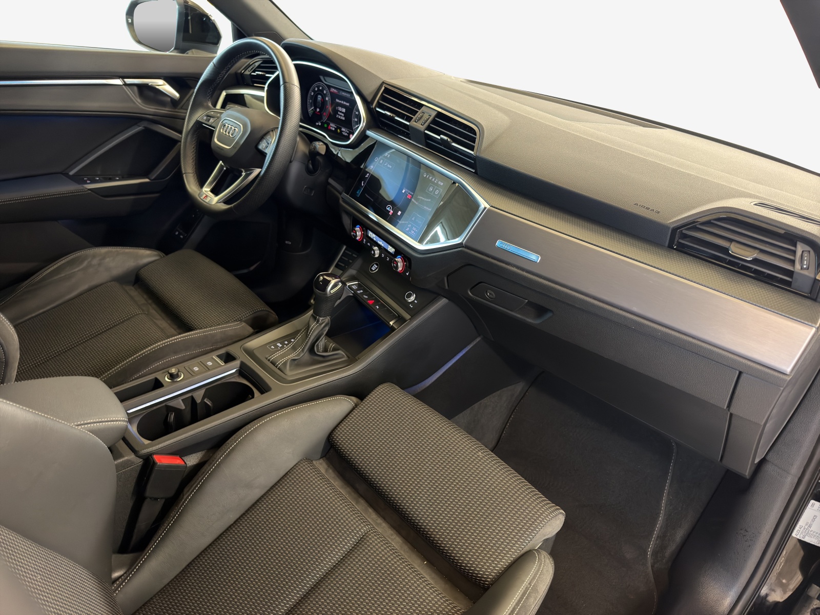 AUDI Q3 Sportback 45 TFSI e S line S-tronic-image-13