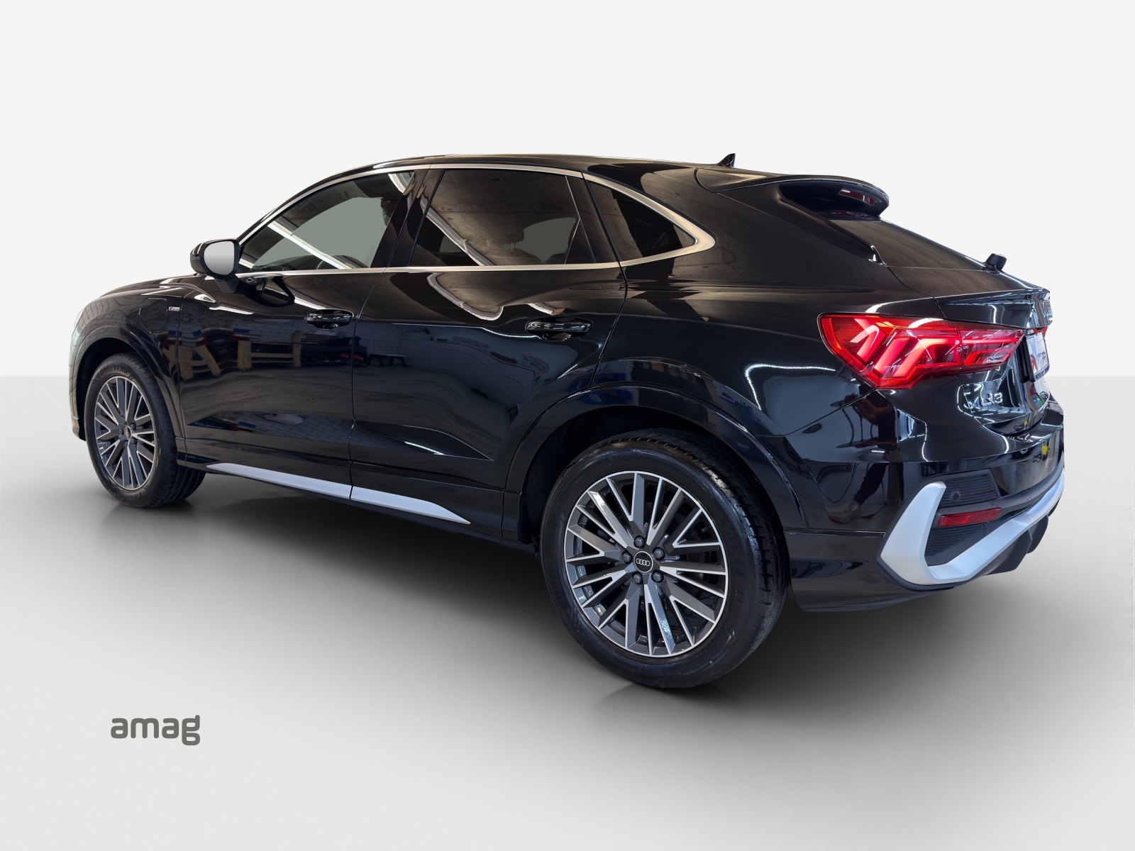 AUDI Q3 Sportback 45 TFSI e S line S-tronic-image-2